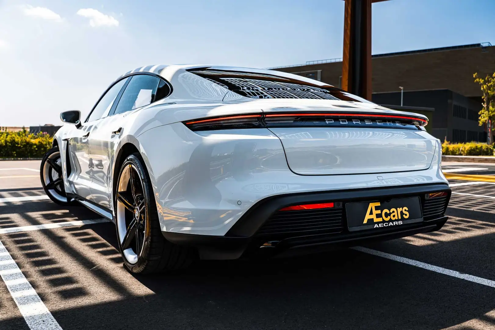 Porsche Taycan TURBO / 93kWh / BOSE / SPORT CHRONO / BELGIAN CAR Wit - 2