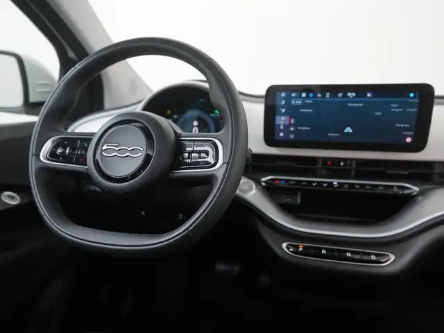 Fiat 500e view 6