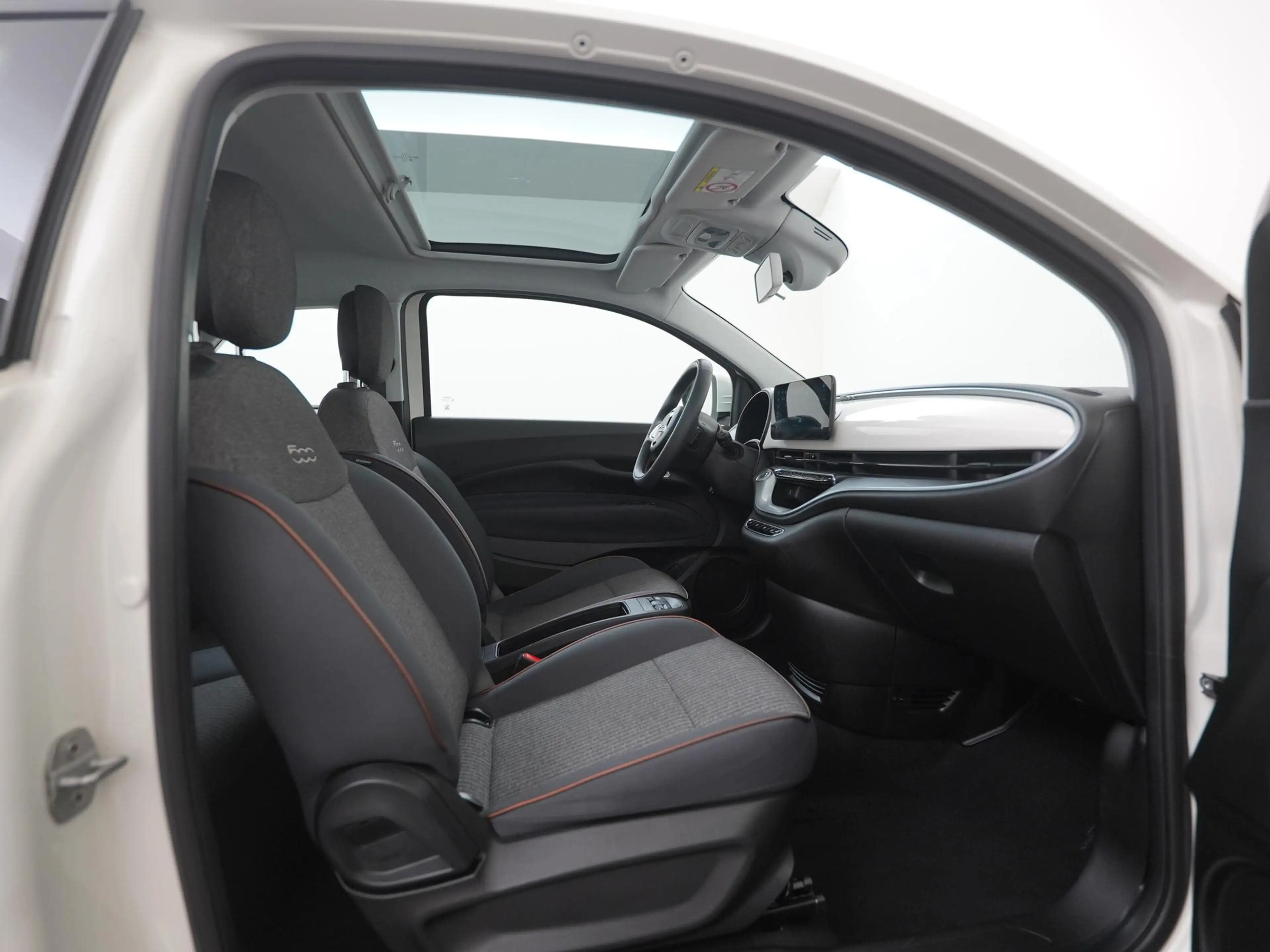 Fiat 500e Icon 42 kWh | SOH 95% | Panoramadak | Digital Cock — photo 3