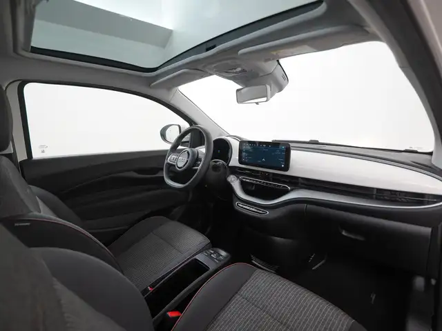 Fiat 500e view 2