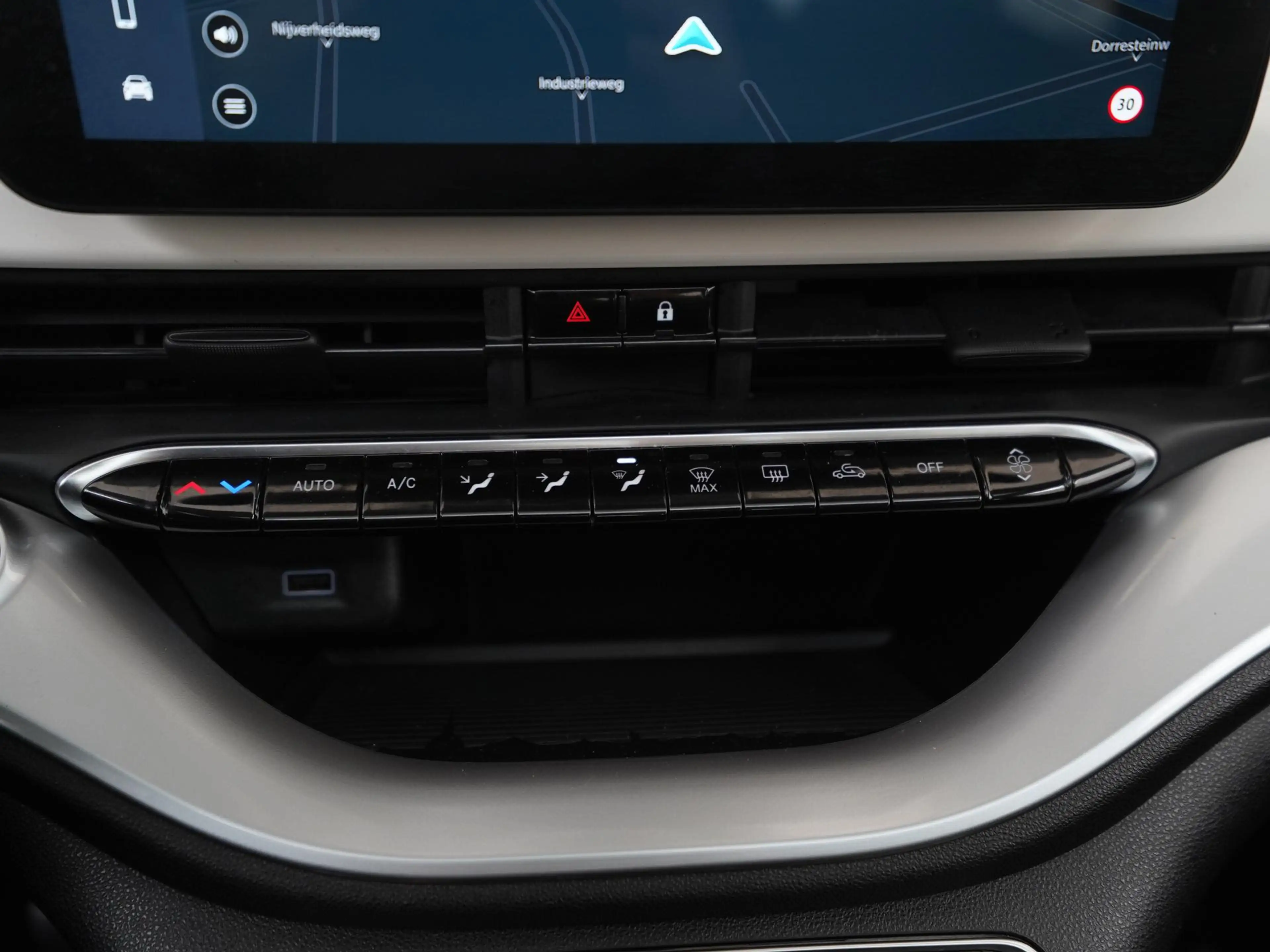 Fiat 500e Icon 42 kWh | SOH 95% | Panoramadak | Digital Cock — photo 13
