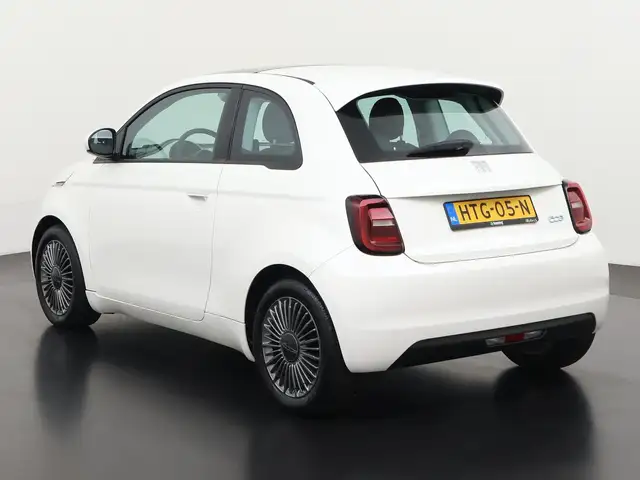 Fiat 500e view 7