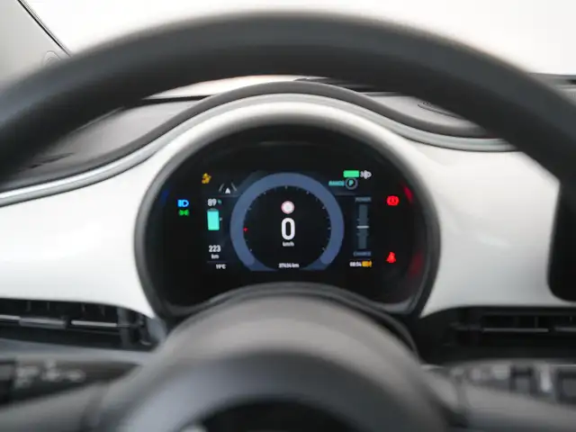 Fiat 500e view 9