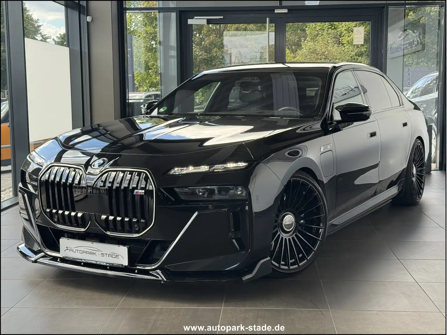 BMW 760 e xDr. M Performance Executive Lounge VOLL Schwarz - 2