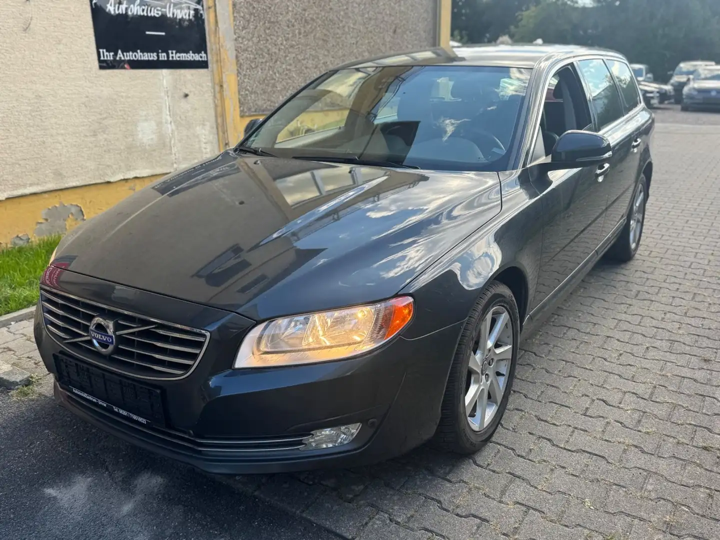 Volvo V70 Kombi Momentum 2.0 D4 |2.HAND|EUR6| Grau - 1