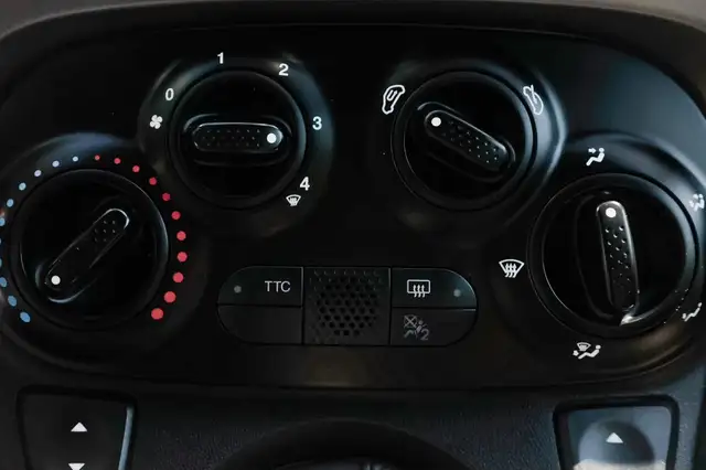 Abarth 695 view 24