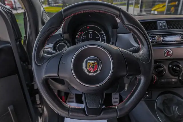 Abarth 695 view 20