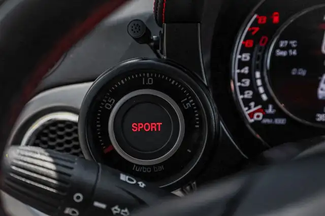 Abarth 695 view 21
