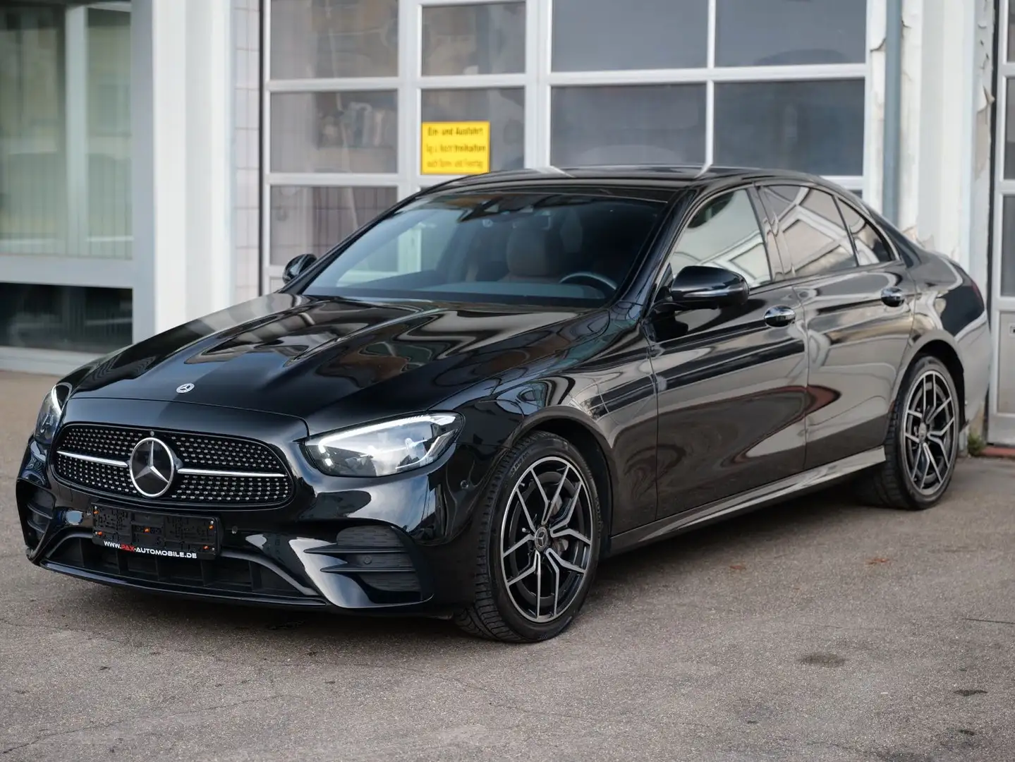 Mercedes-Benz E 300 de AMG LINE+NAPPA BRAUN+DISTRONIC+SITZKLIMA Schwarz - 2