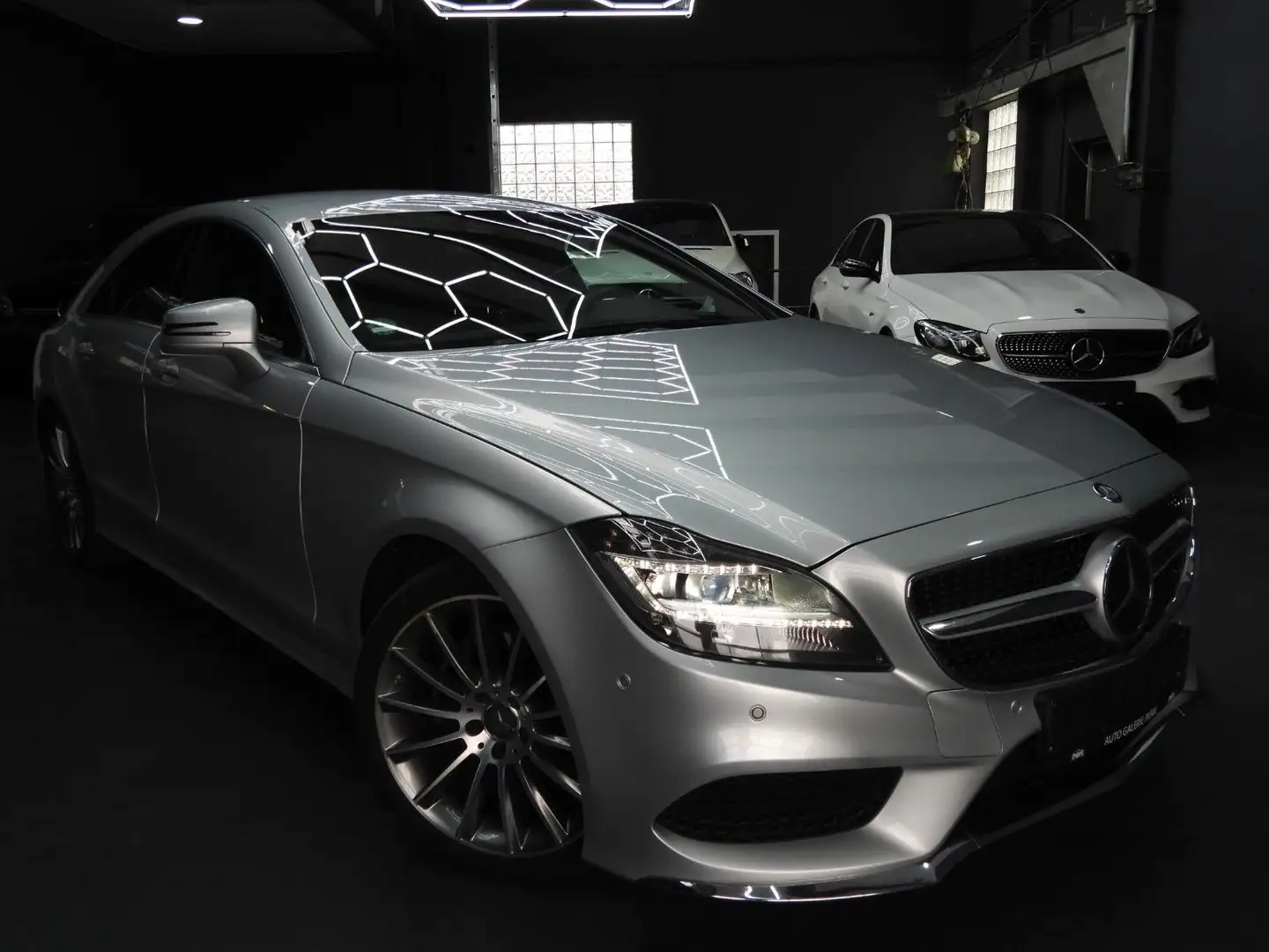 Mercedes-Benz CLS 250 AMG-LINE Silber - 2