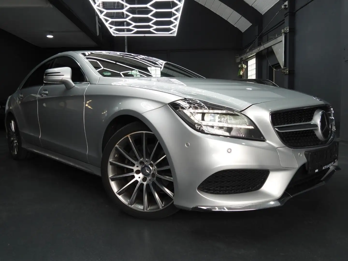 Mercedes-Benz CLS 250 AMG-LINE Silber - 1
