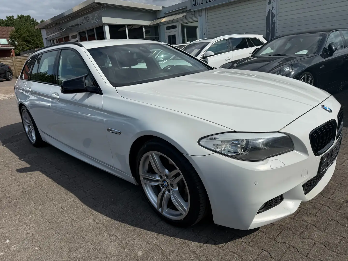 BMW 530 530d~Original M-SportPaket~Navi~Alcantar~Bi-Xenon~ Blanc - 2