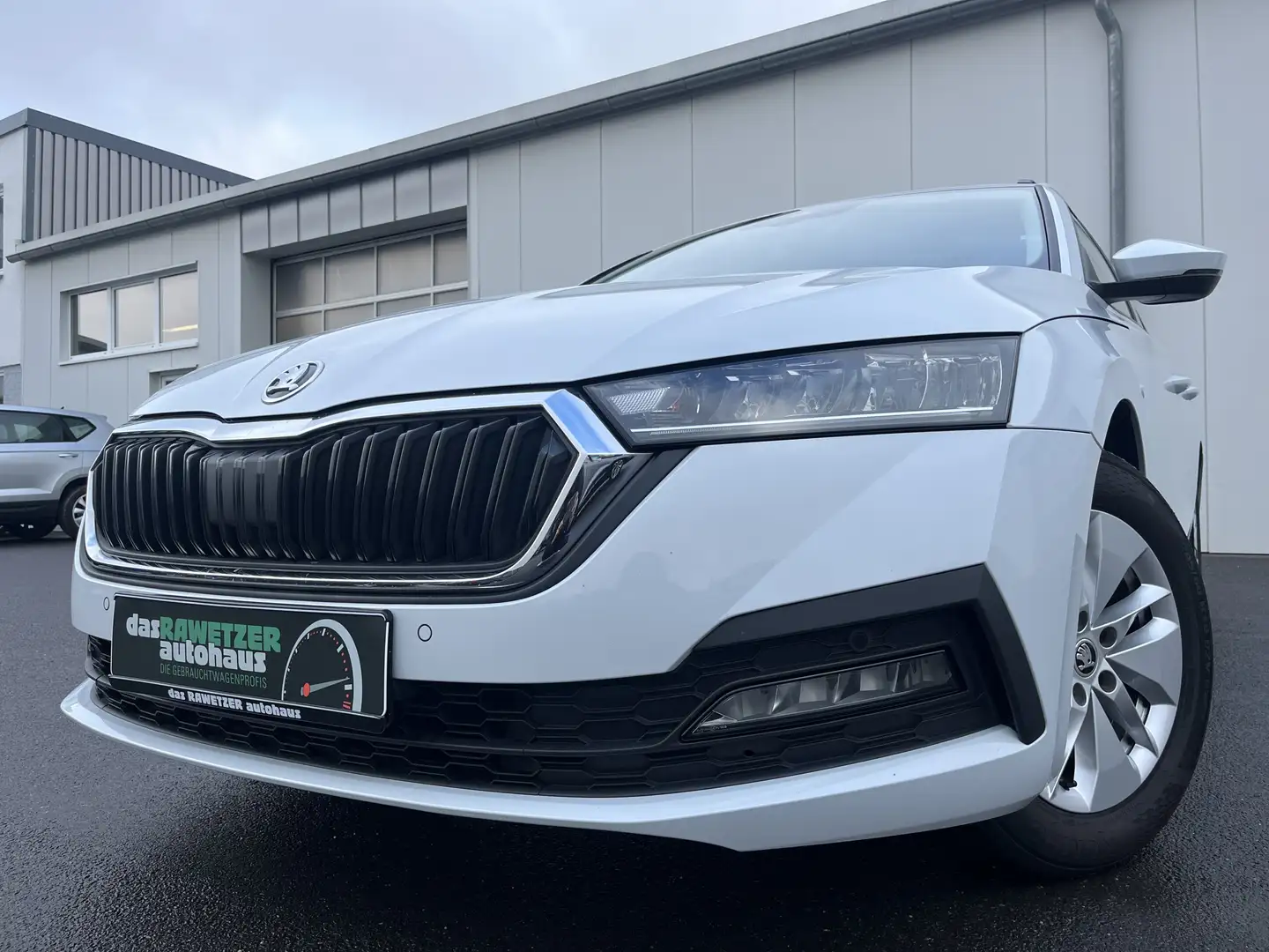 Skoda Octavia Combi 2.0 TDI DSG Ambition 144€ m. 20% Anzahlung Blanc - 1