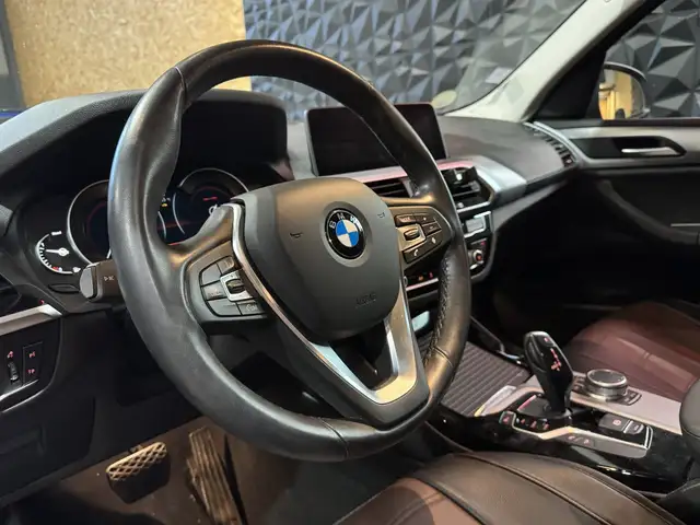 BMW X3 view 8