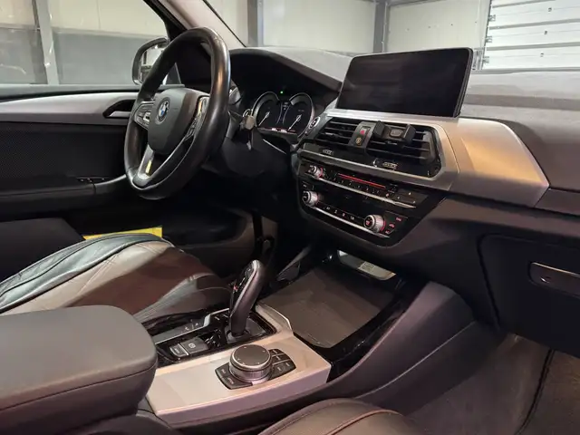 BMW X3 view 10