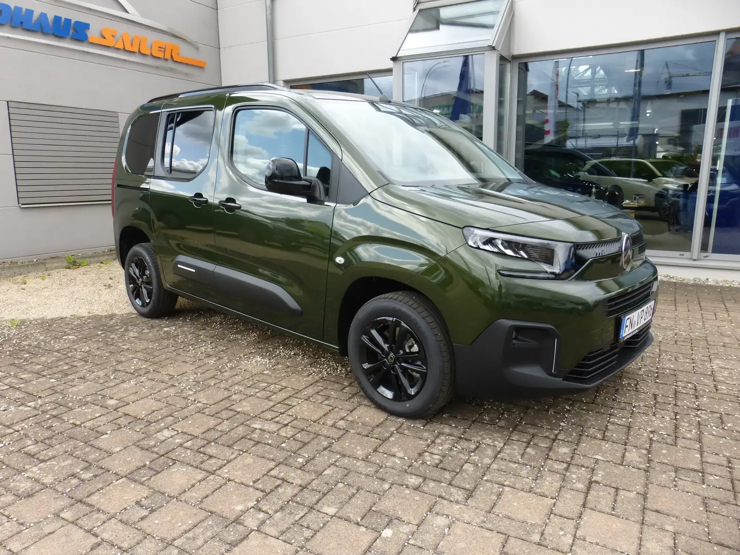 Citroen Berlingo MPV Blue HDI130 AT Plus Groen - 2