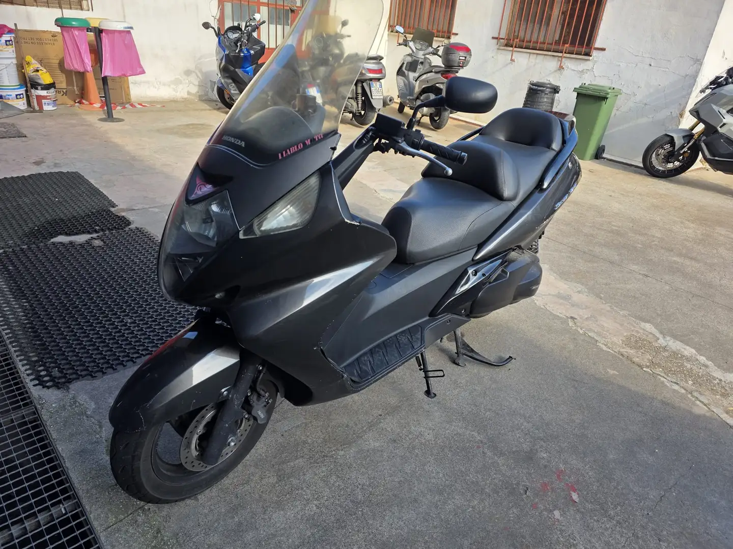 Honda Silver Wing Gris - 2