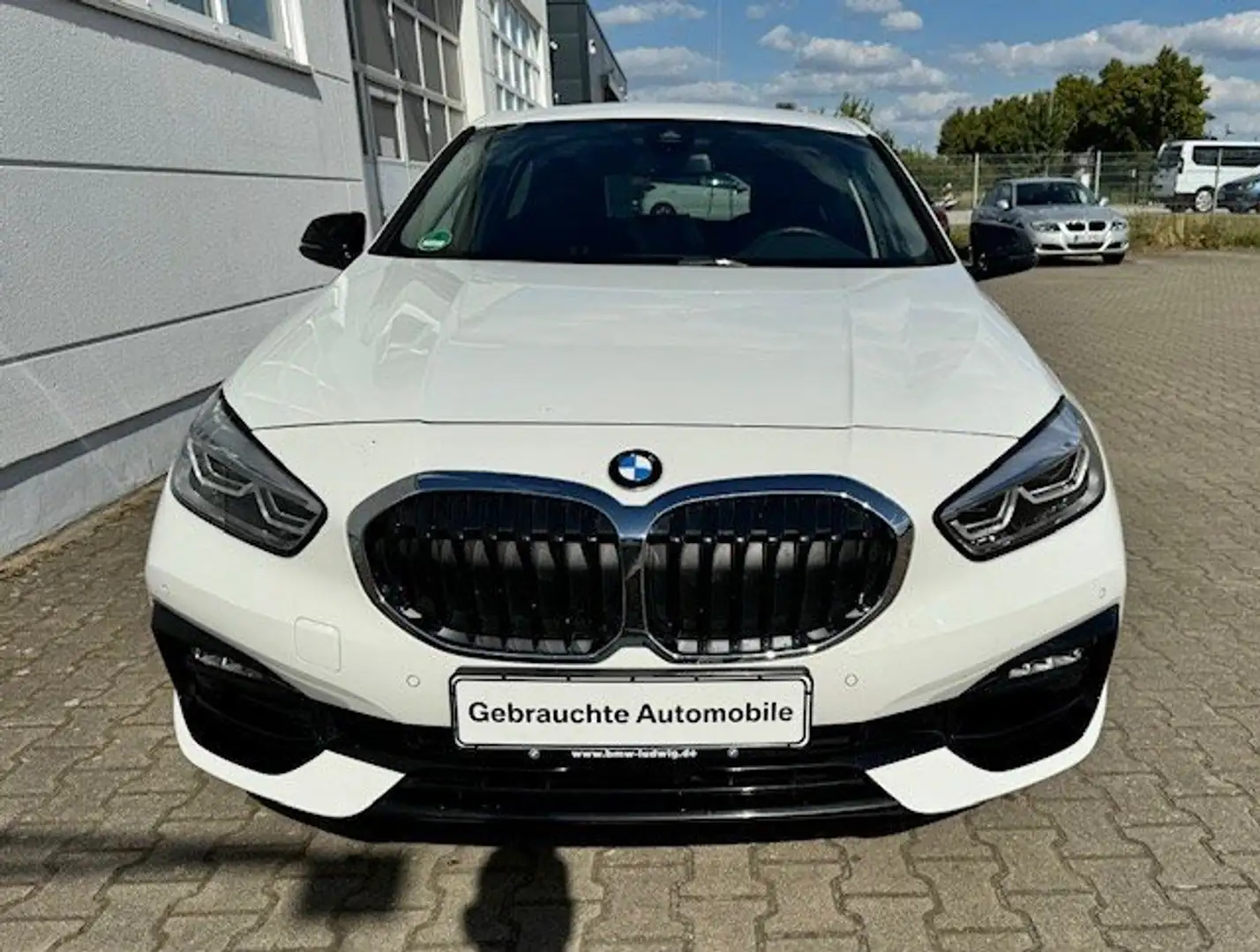 BMW 118 i Sport Line DAB LED WLAN RFK Tempomat Shz Blanco - 2