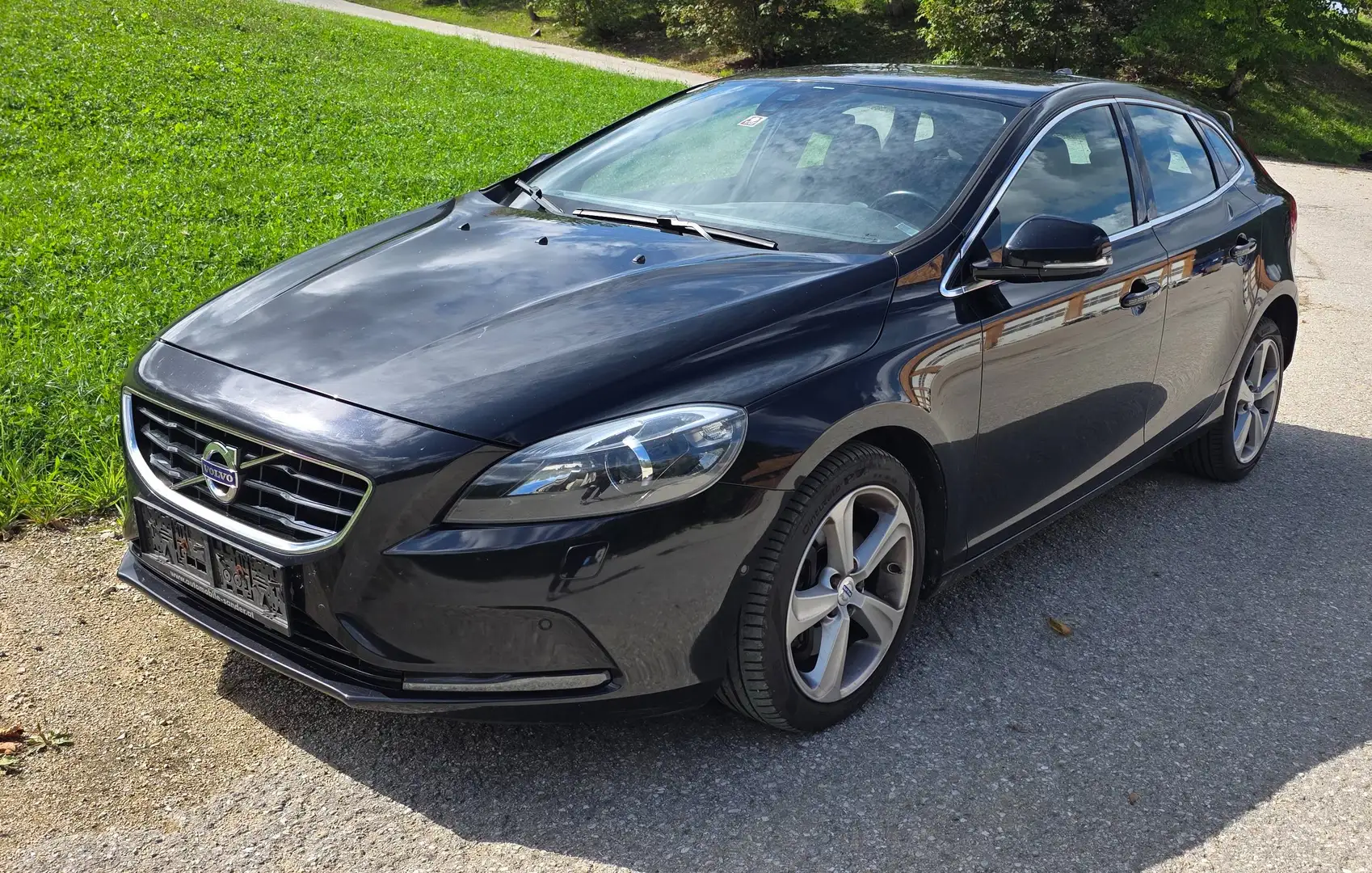 Volvo V40 V40 D3 Summum Geartronic Aut. Summum Schwarz - 2