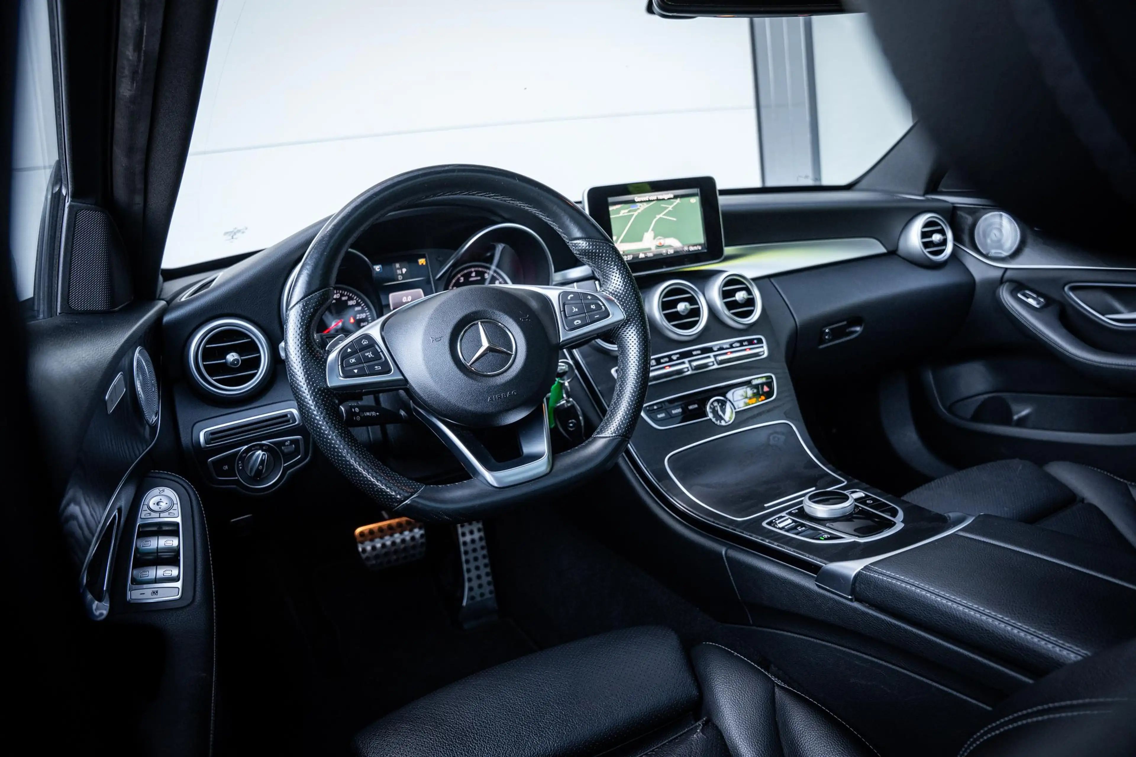 Mercedes-Benz C 180 Estate AMG Night Edition Pano|Burmester|Carplay|Ca — photo 44