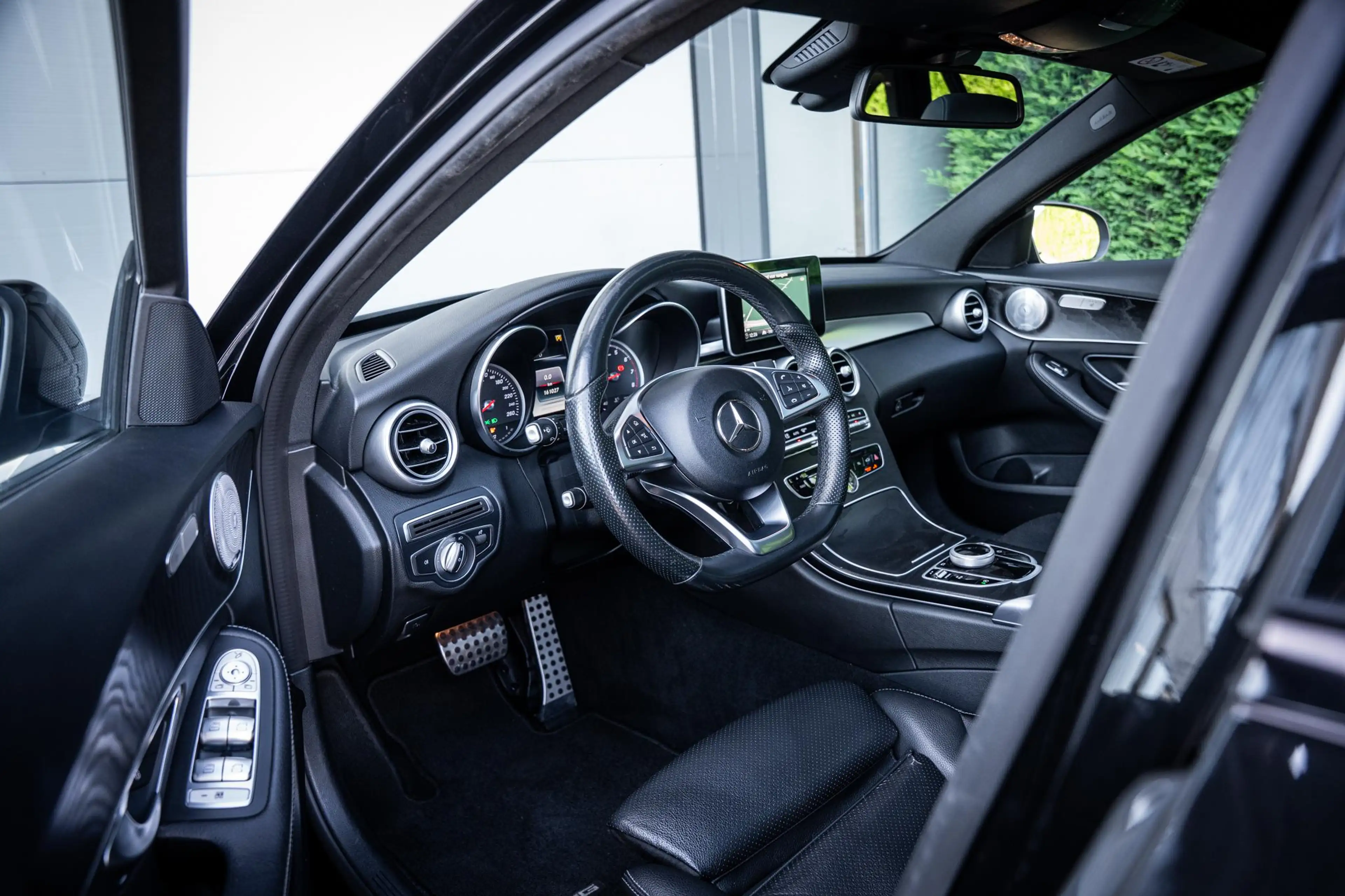 Mercedes-Benz C 180 Estate AMG Night Edition Pano|Burmester|Carplay|Ca — photo 3
