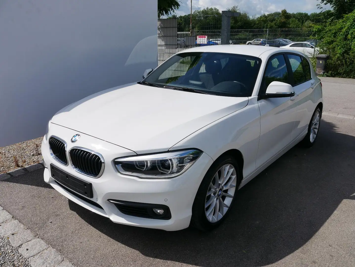 BMW 118 i Advantage*PDC*LED*NAVI*RADIO*CD*BLUETOOTH*KLIMA* Weiß - 1
