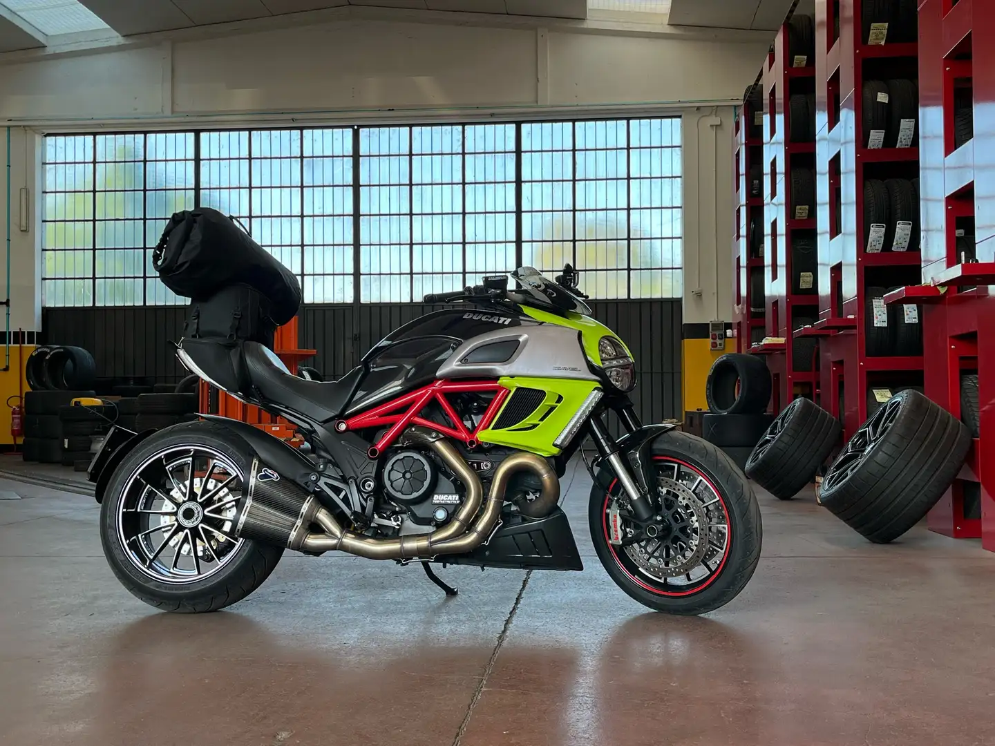 Ducati Diavel ABS Schwarz - 1