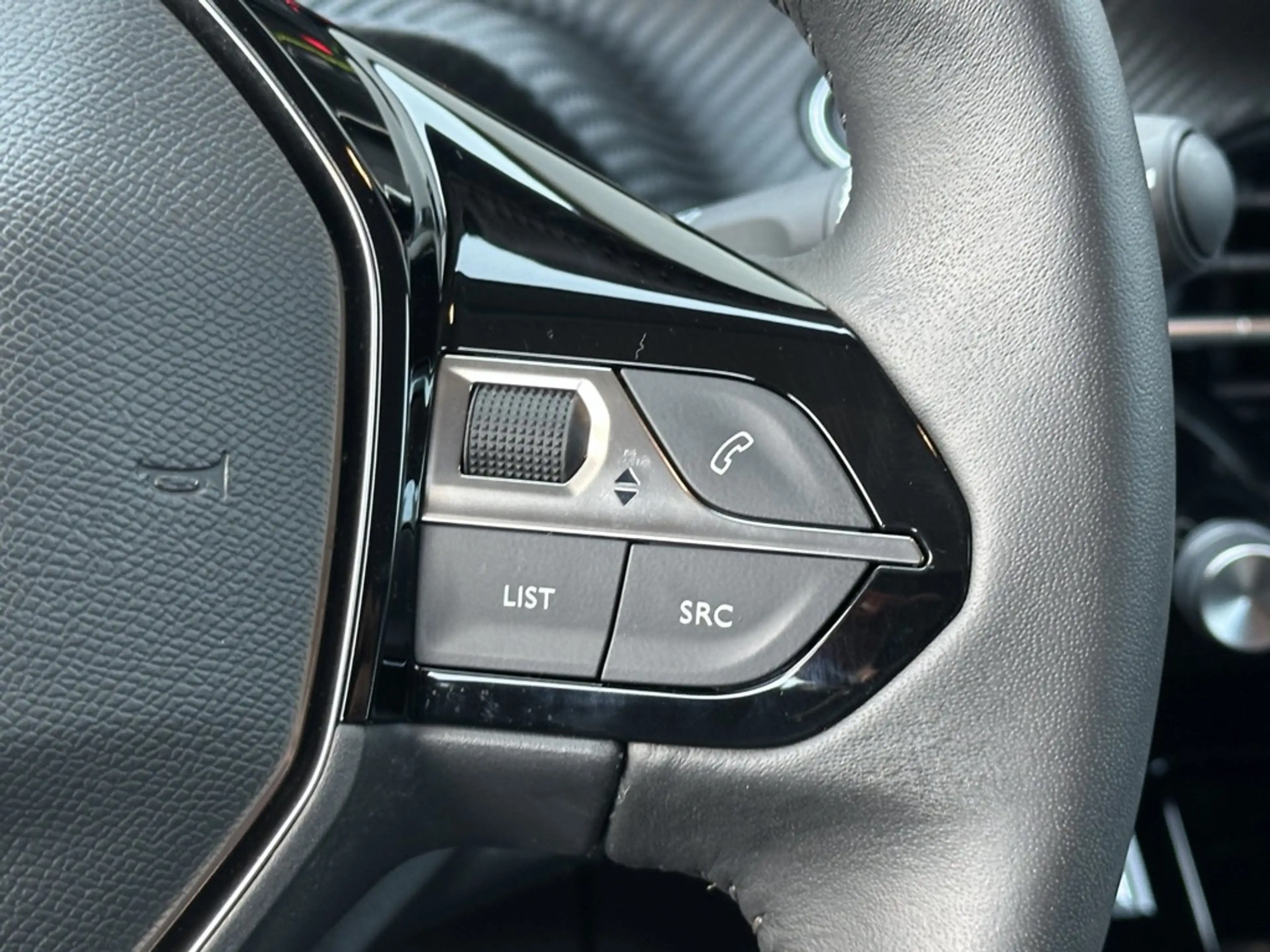 Peugeot 208 Elektro 136 Allure NAV+LED+PDC+CARPLAY+DAB+16ZO — photo 9