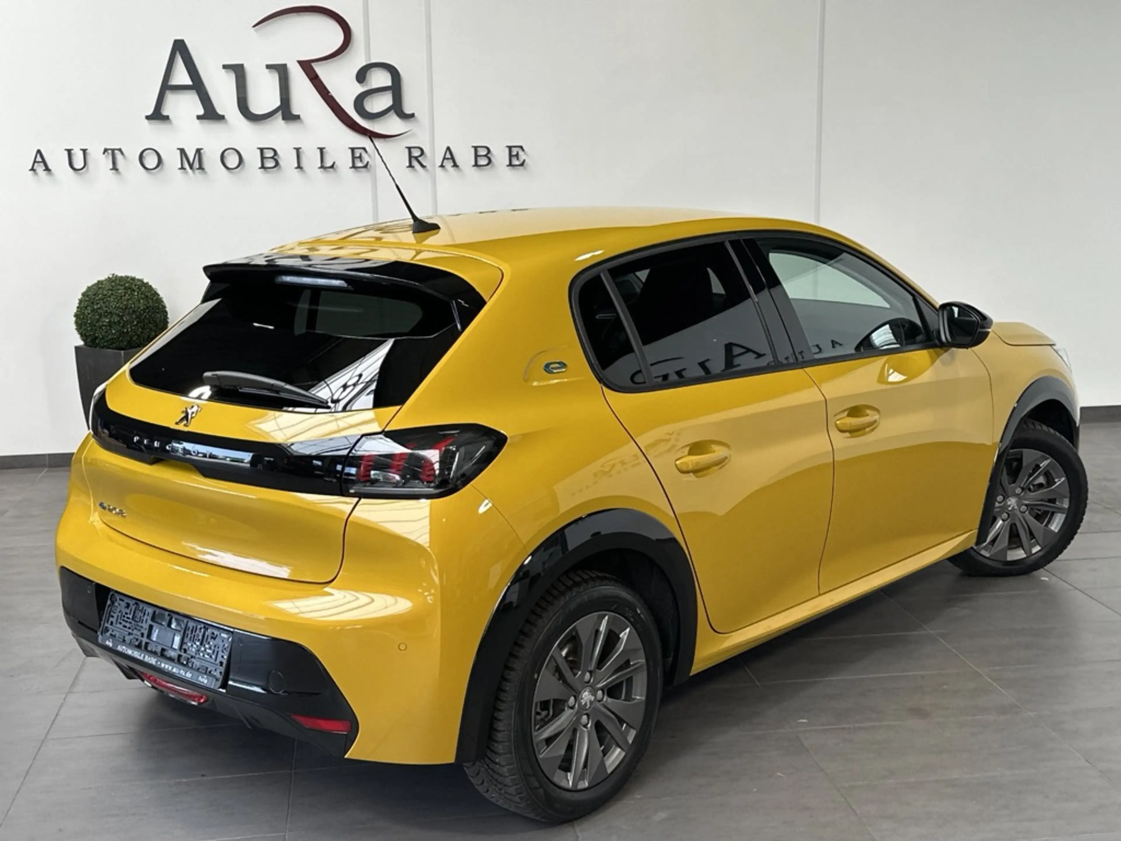 Peugeot 208 Elektro 136 Allure NAV+LED+PDC+CARPLAY+DAB+16ZO — photo 4
