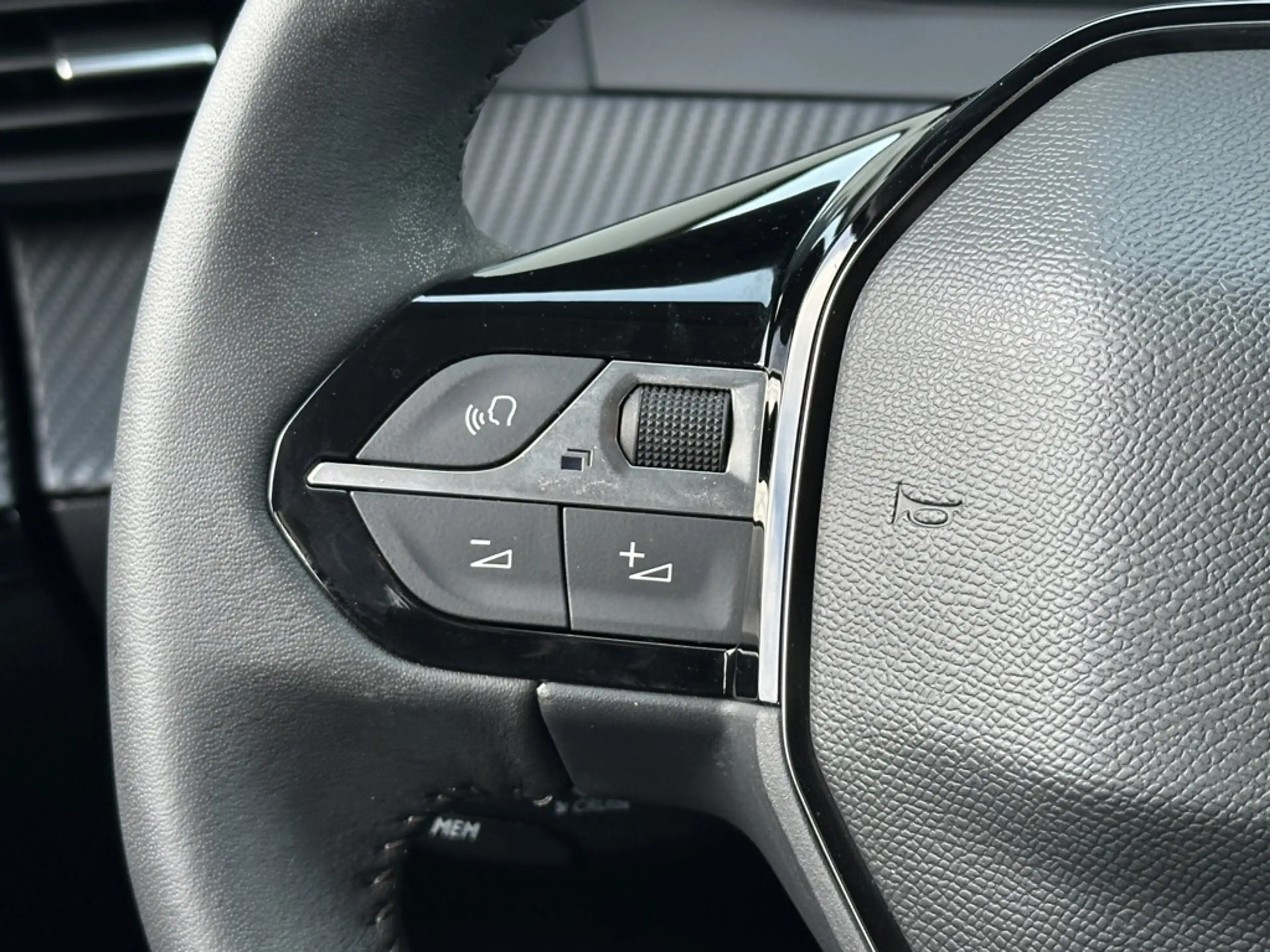 Peugeot 208 Elektro 136 Allure NAV+LED+PDC+CARPLAY+DAB+16ZO — photo 8