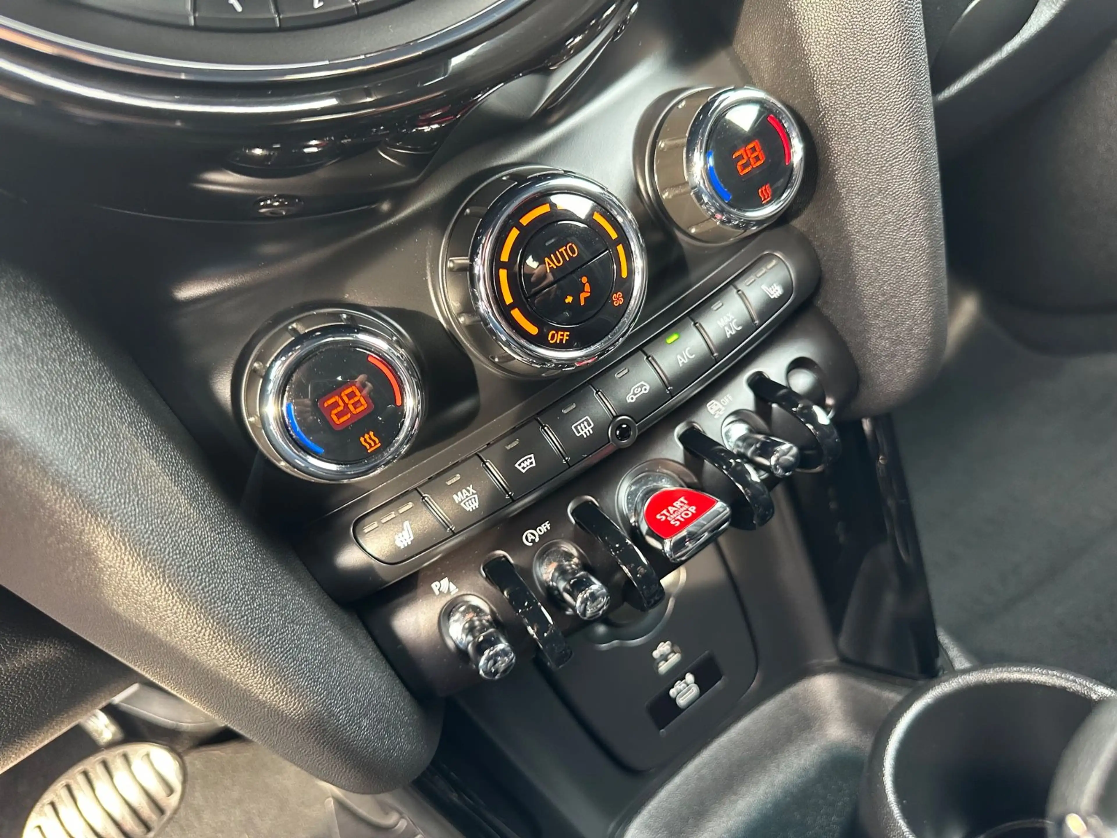 MINI Cooper S JC WORKS Aut LED Virt ACC Nav H&K 141kw — photo 28