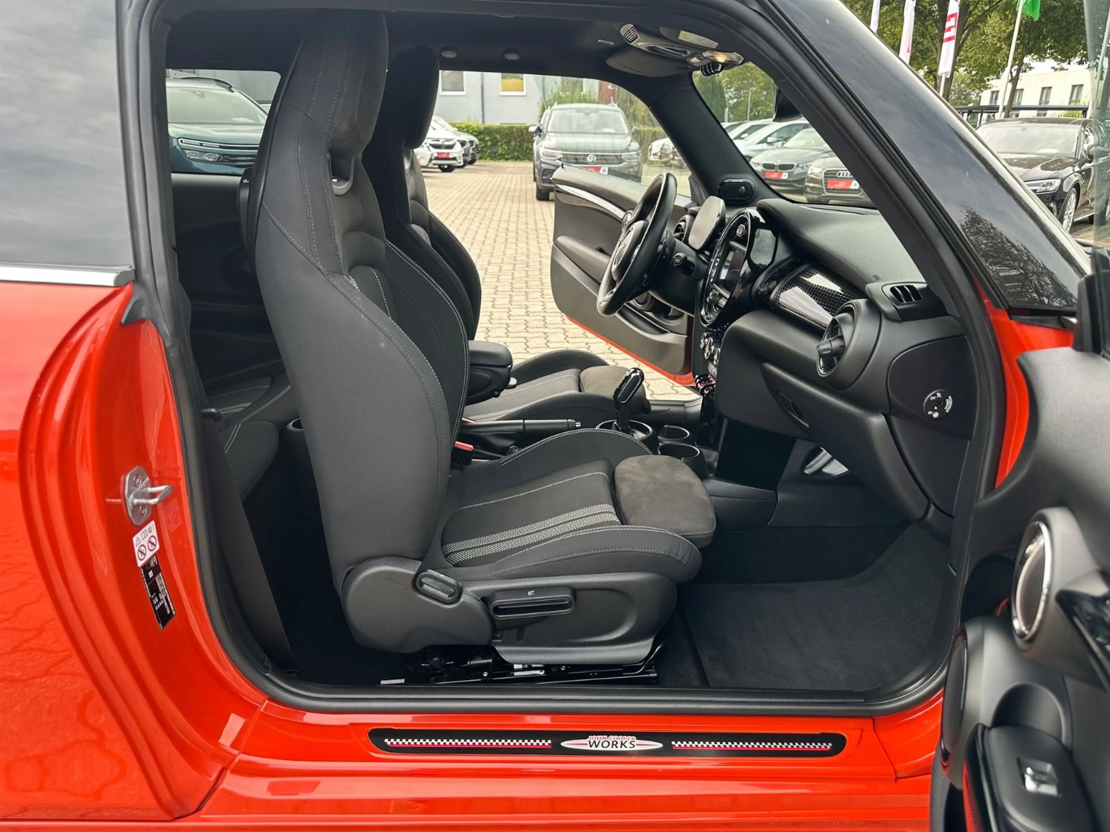 MINI Cooper S JC WORKS Aut LED Virt ACC Nav H&K 141kw — photo 17