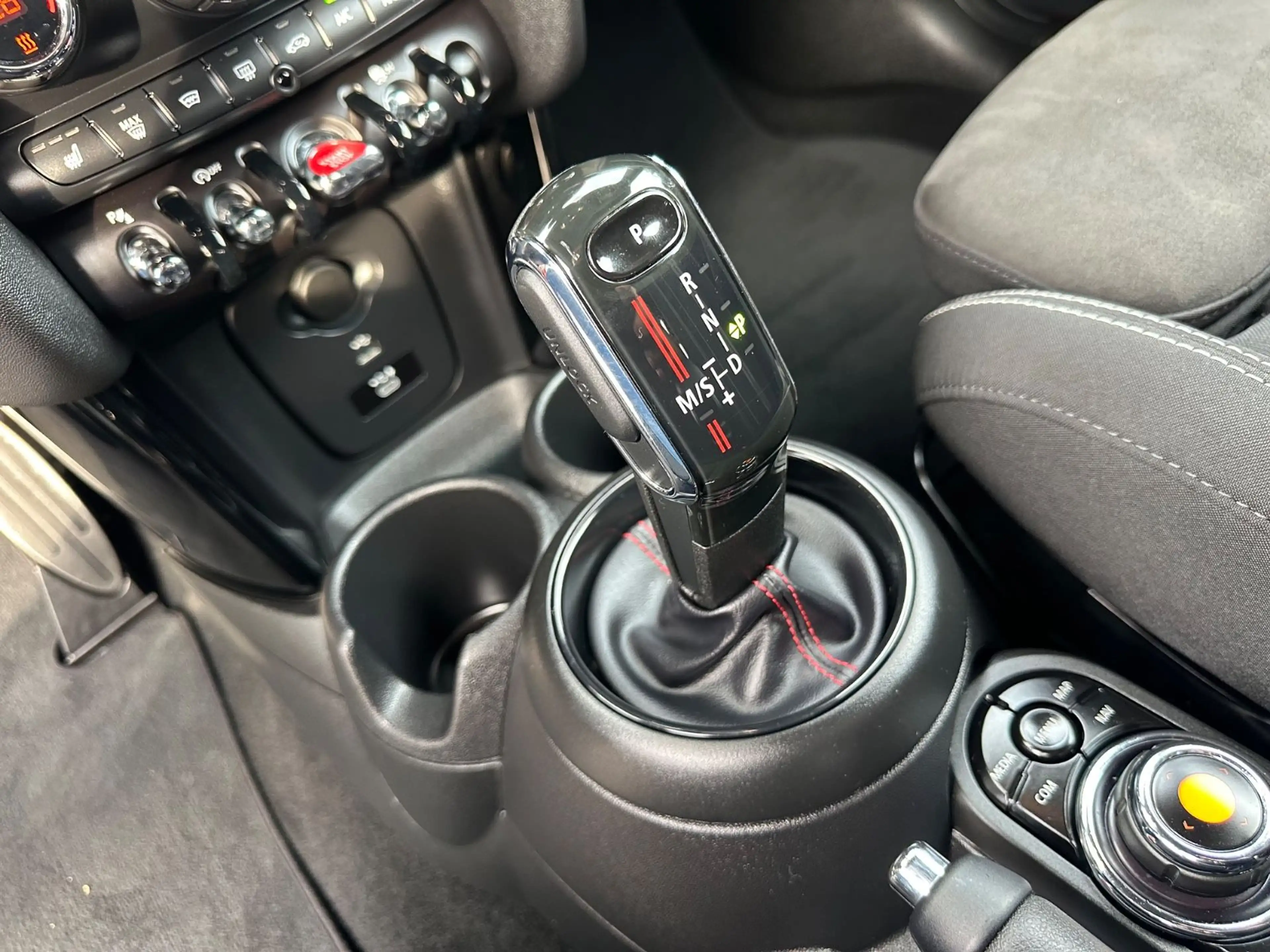 MINI Cooper S JC WORKS Aut LED Virt ACC Nav H&K 141kw — photo 27