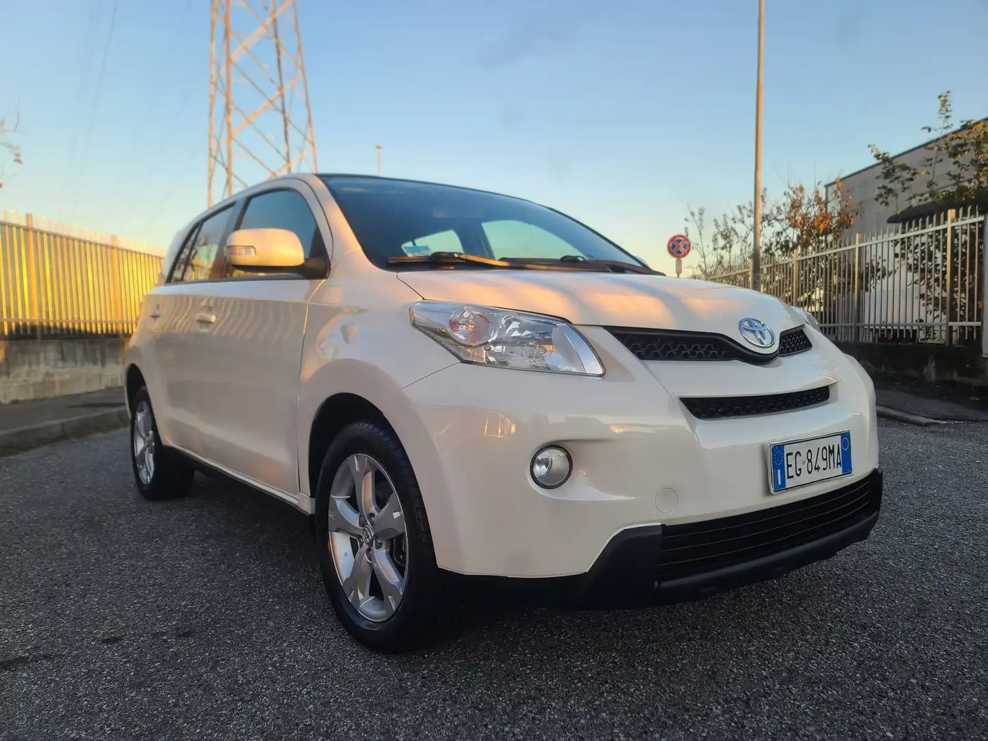 Toyota Urban Cruiser Urban Cruiser 1.4 d-4d Luxury Awd Wit - 1