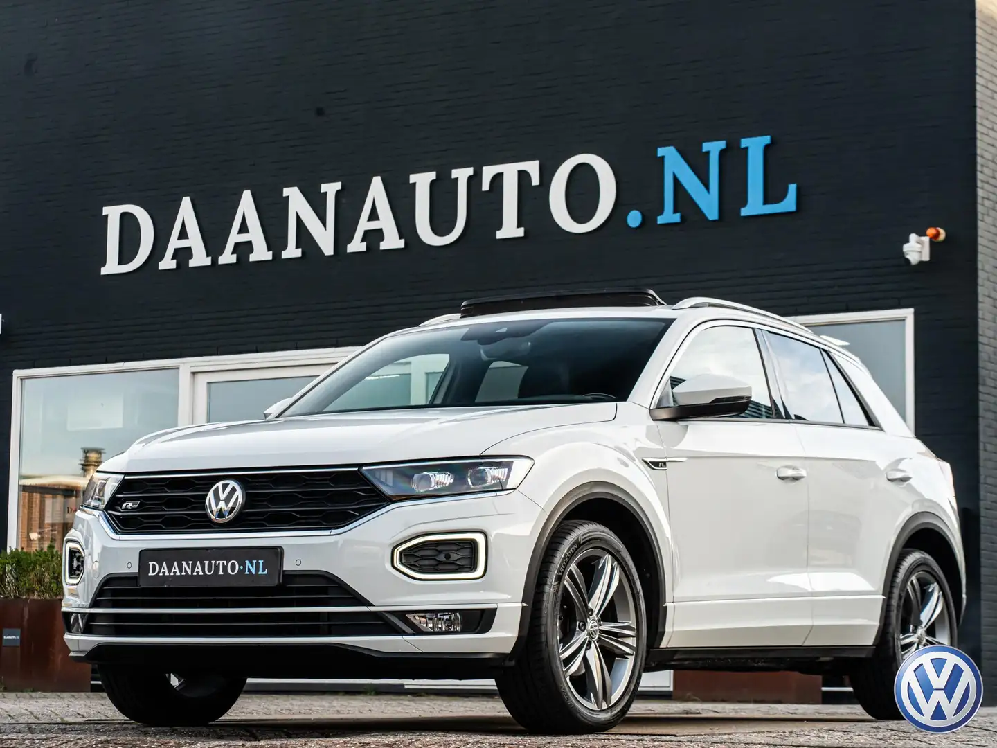 Volkswagen T-Roc 1.5 TSI Sport 2x R Line Pano VirtCP Beats Weiß - 1