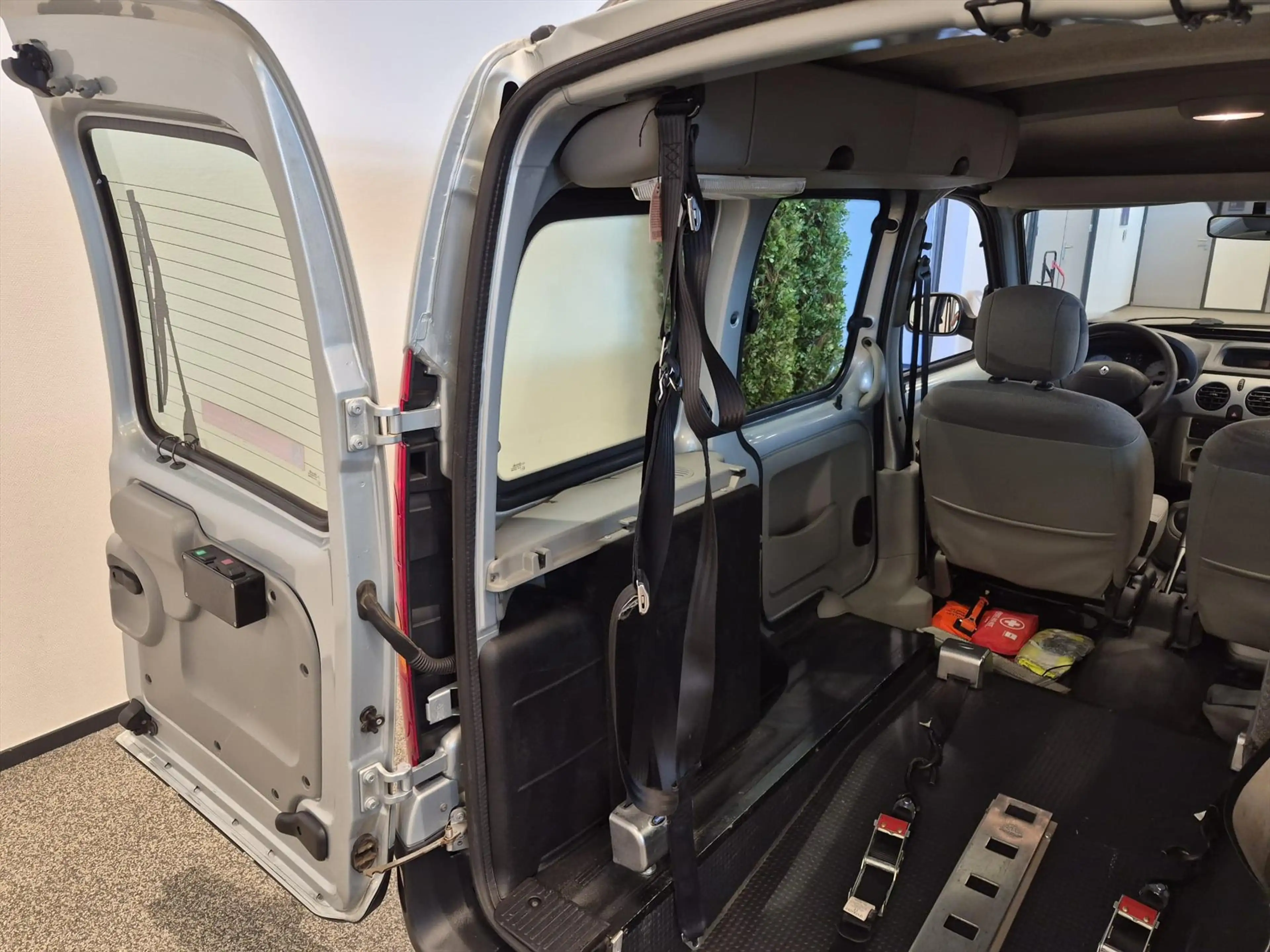 Renault Kangoo Rolstoelauto 3+1 — photo 9