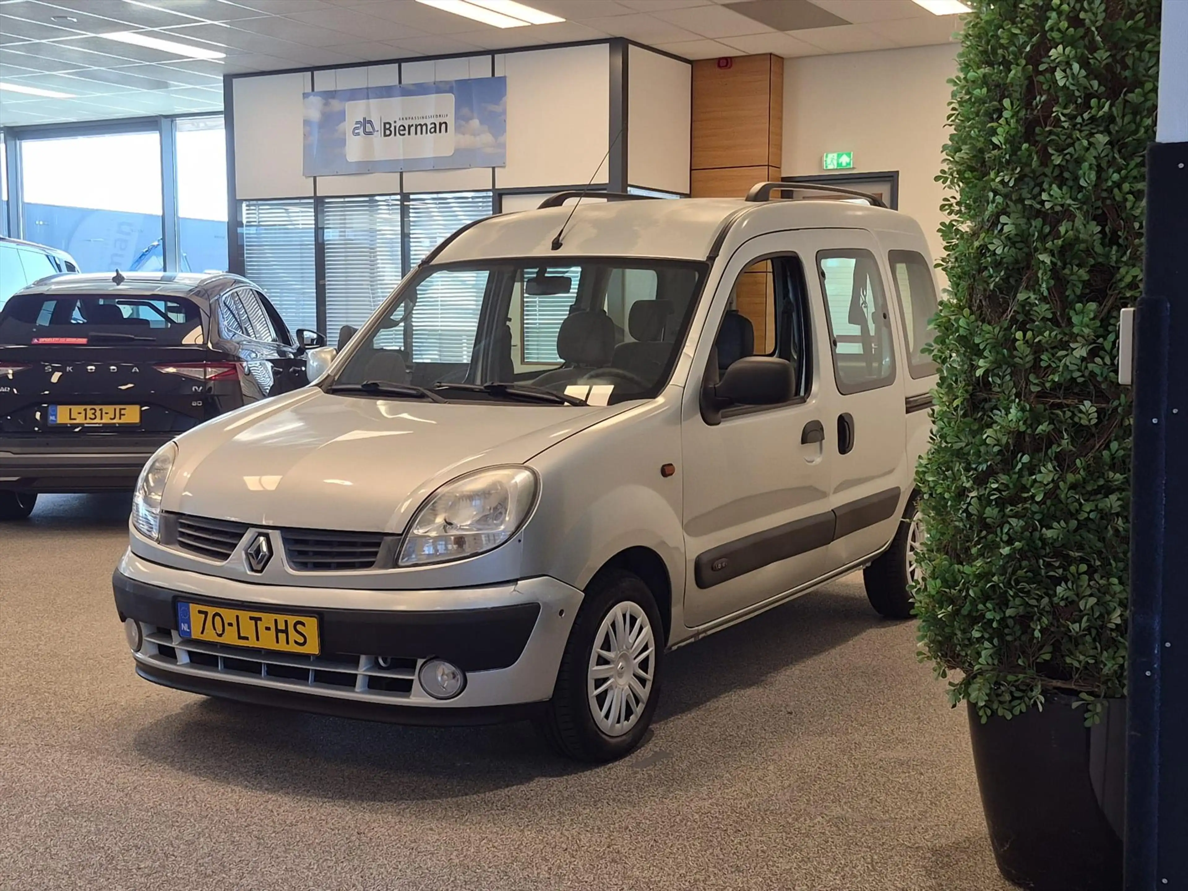 Renault Kangoo Rolstoelauto 3+1 — photo 11