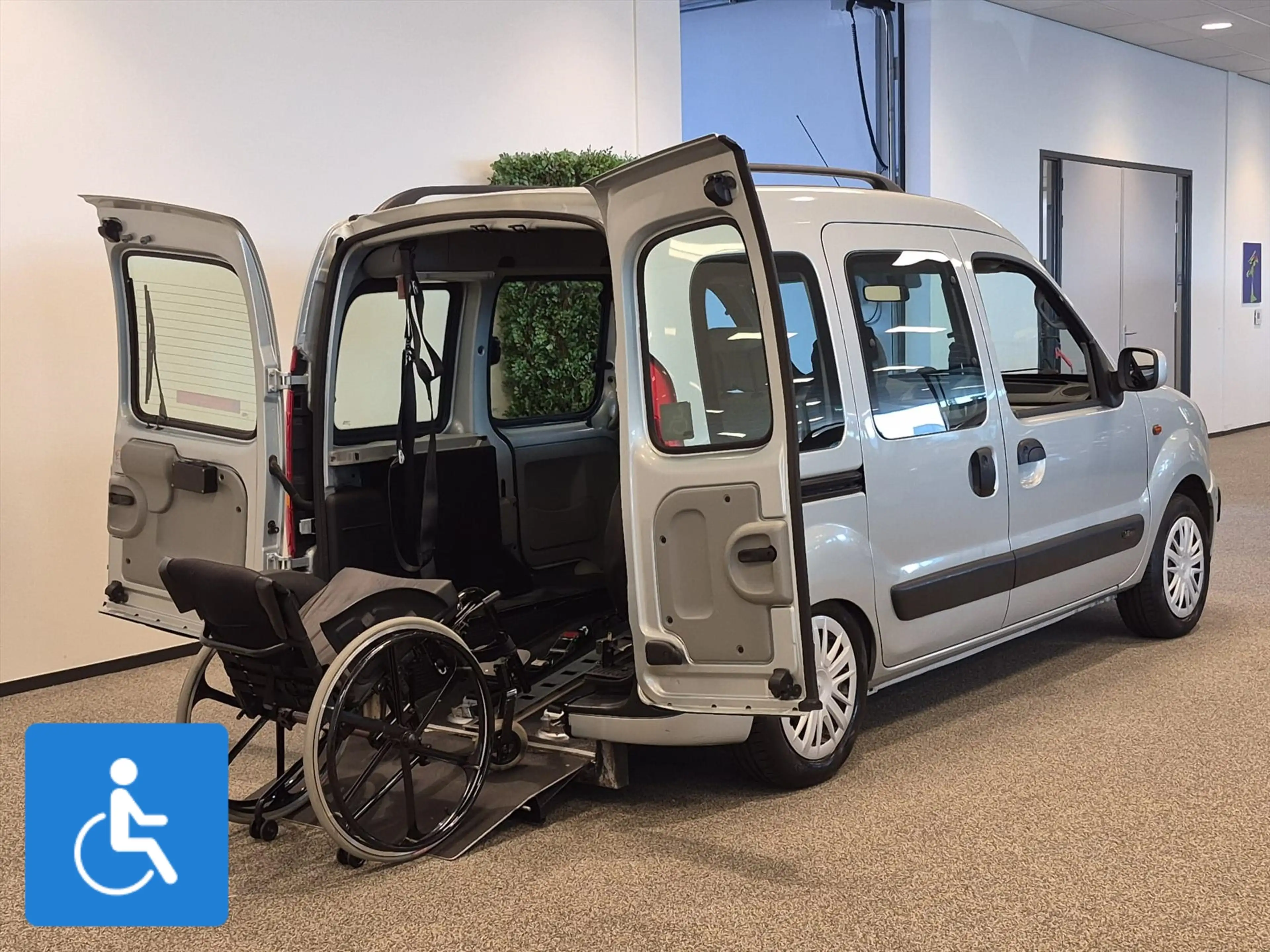 Renault Kangoo Rolstoelauto 3+1 — photo 2