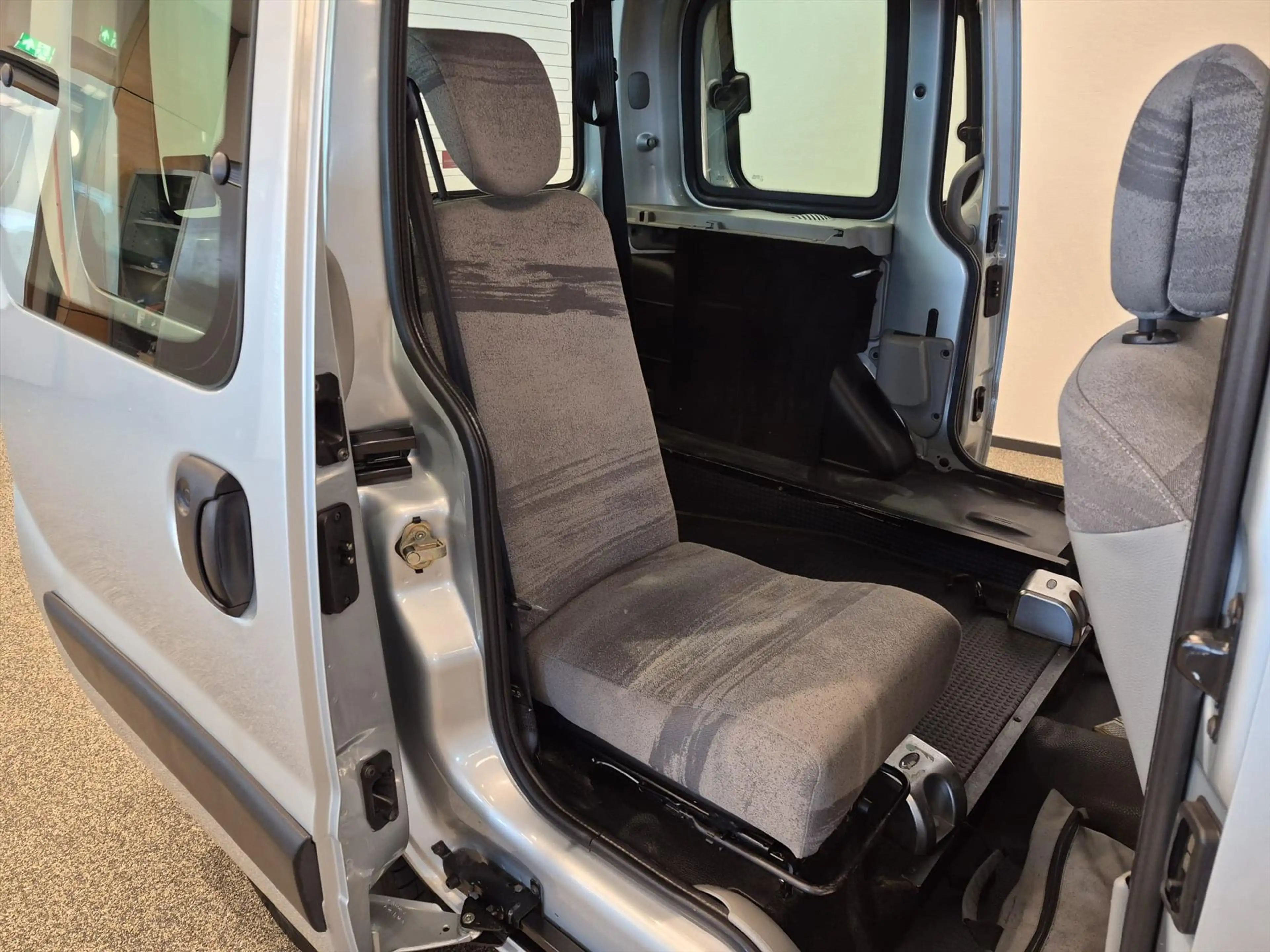 Renault Kangoo Rolstoelauto 3+1 — photo 17