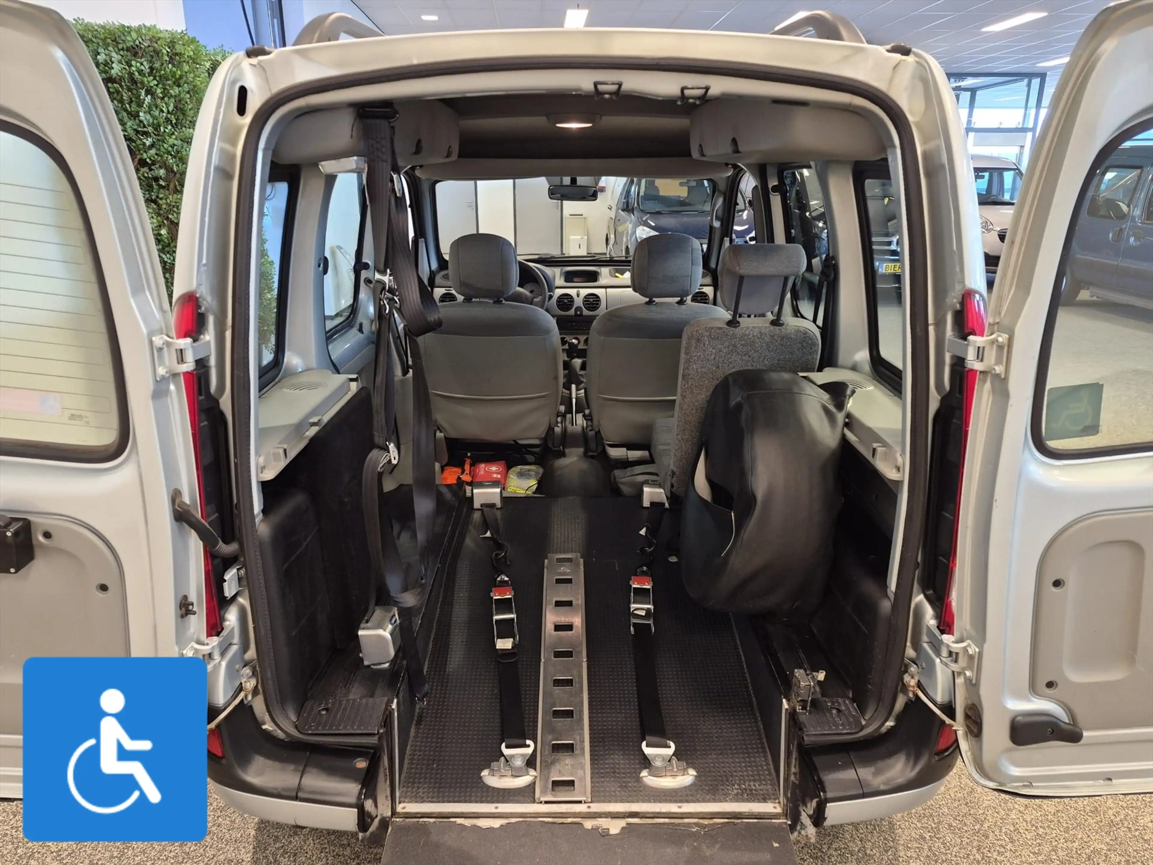 Renault Kangoo Rolstoelauto 3+1 — photo 3
