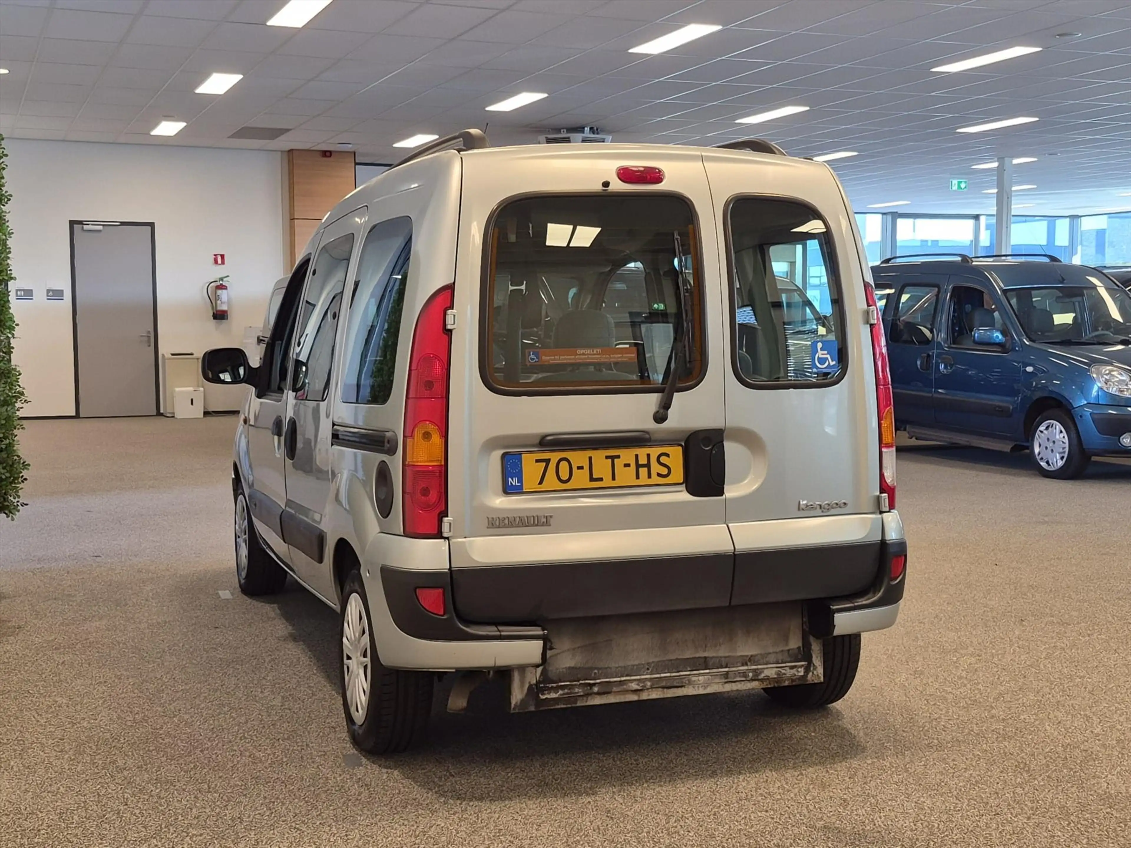 Renault Kangoo Rolstoelauto 3+1 — photo 12