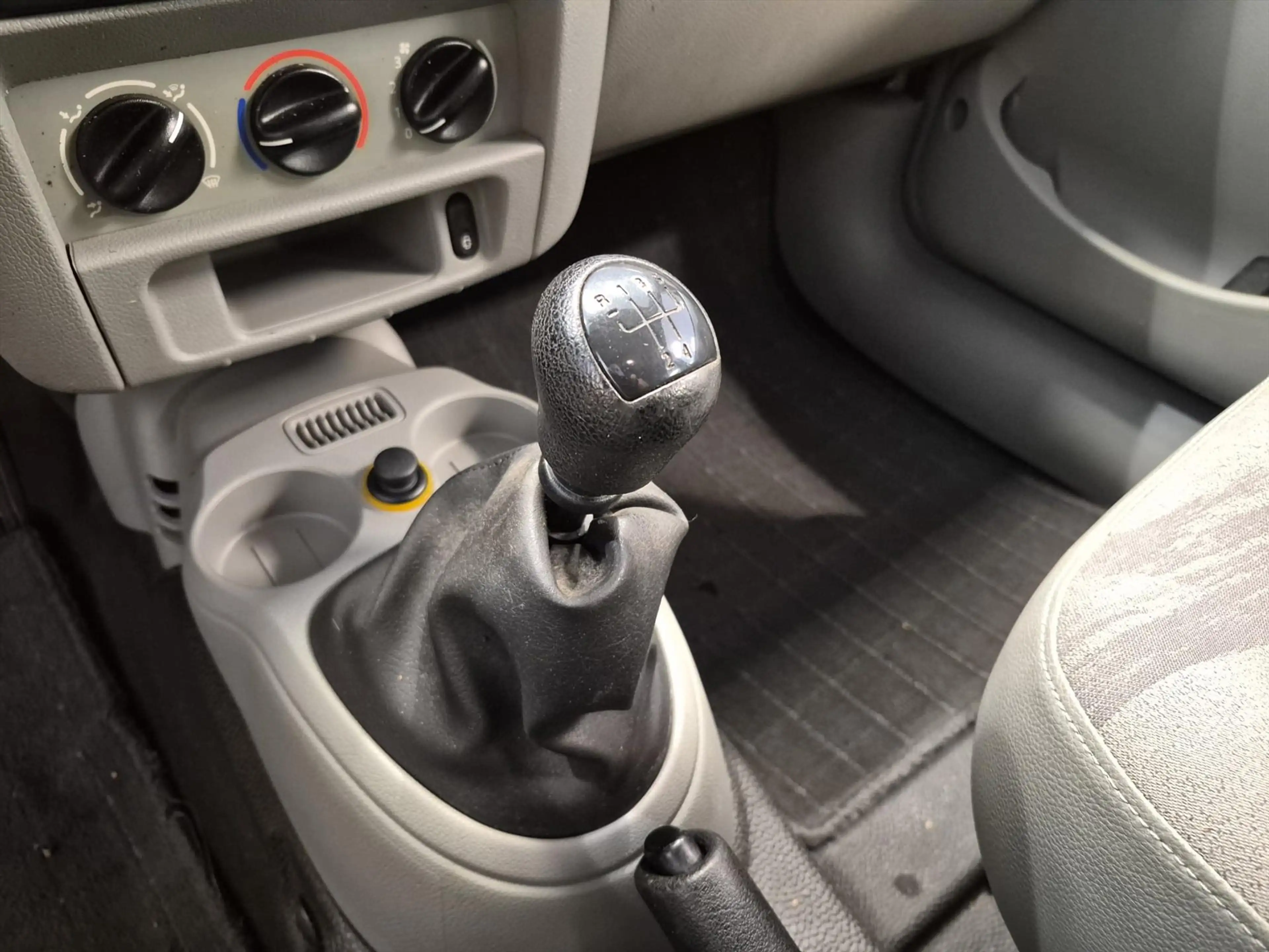 Renault Kangoo Rolstoelauto 3+1 — photo 26