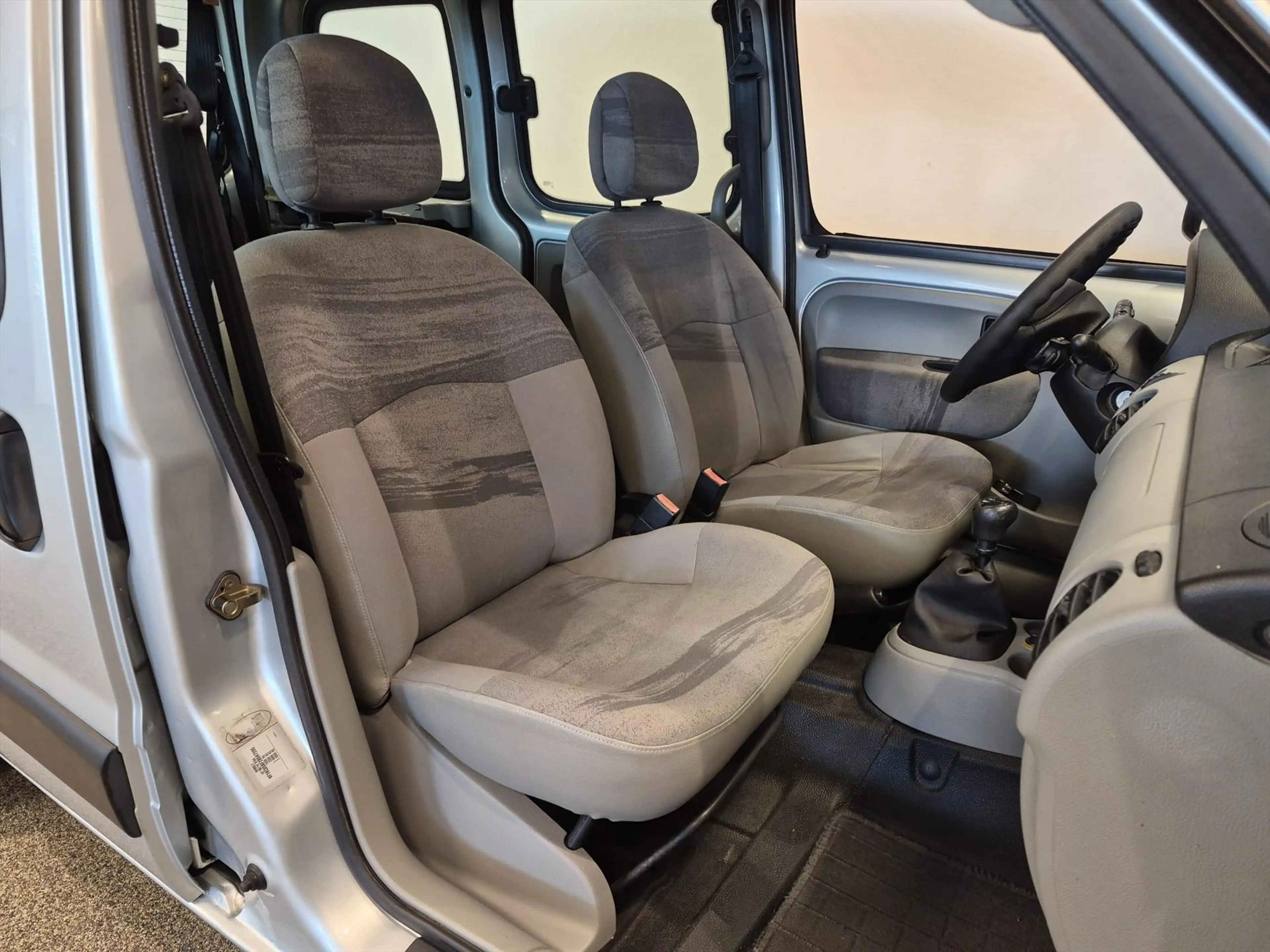 Renault Kangoo Rolstoelauto 3+1 — photo 21