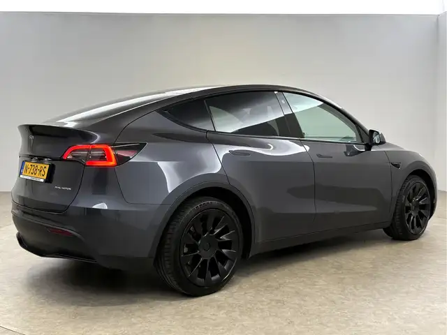 Tesla Model Y view 11
