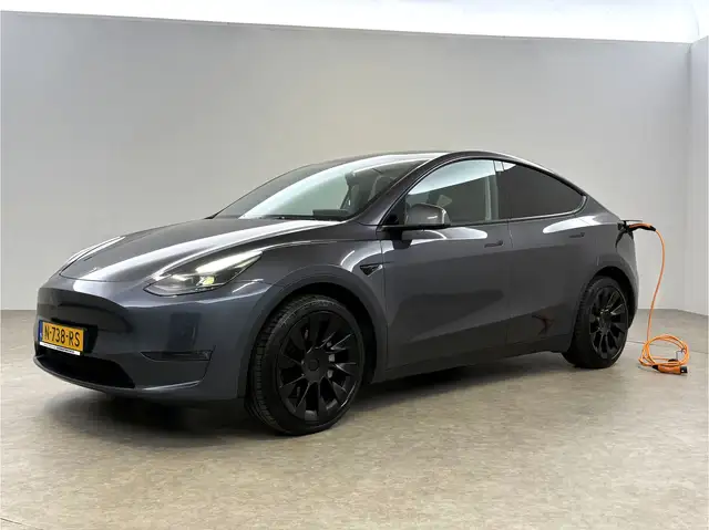 Tesla Model Y view 8