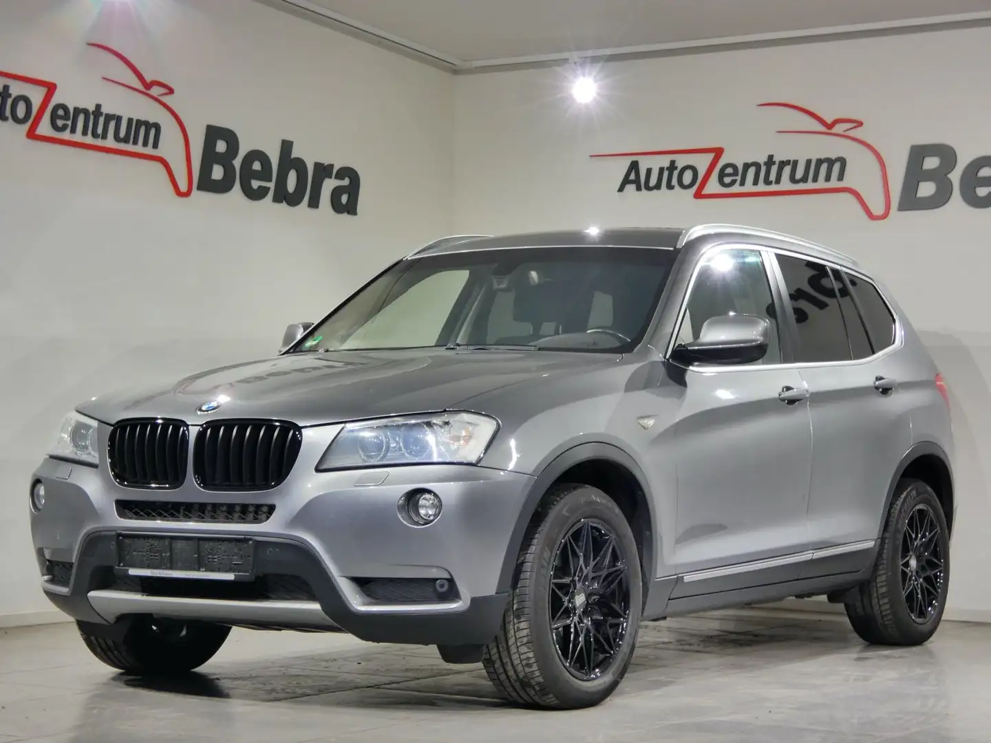 BMW X3 xDrive 20 d Xenon/Navi/Leder/AHK/PDC/SHZ/Alu Grau - 1