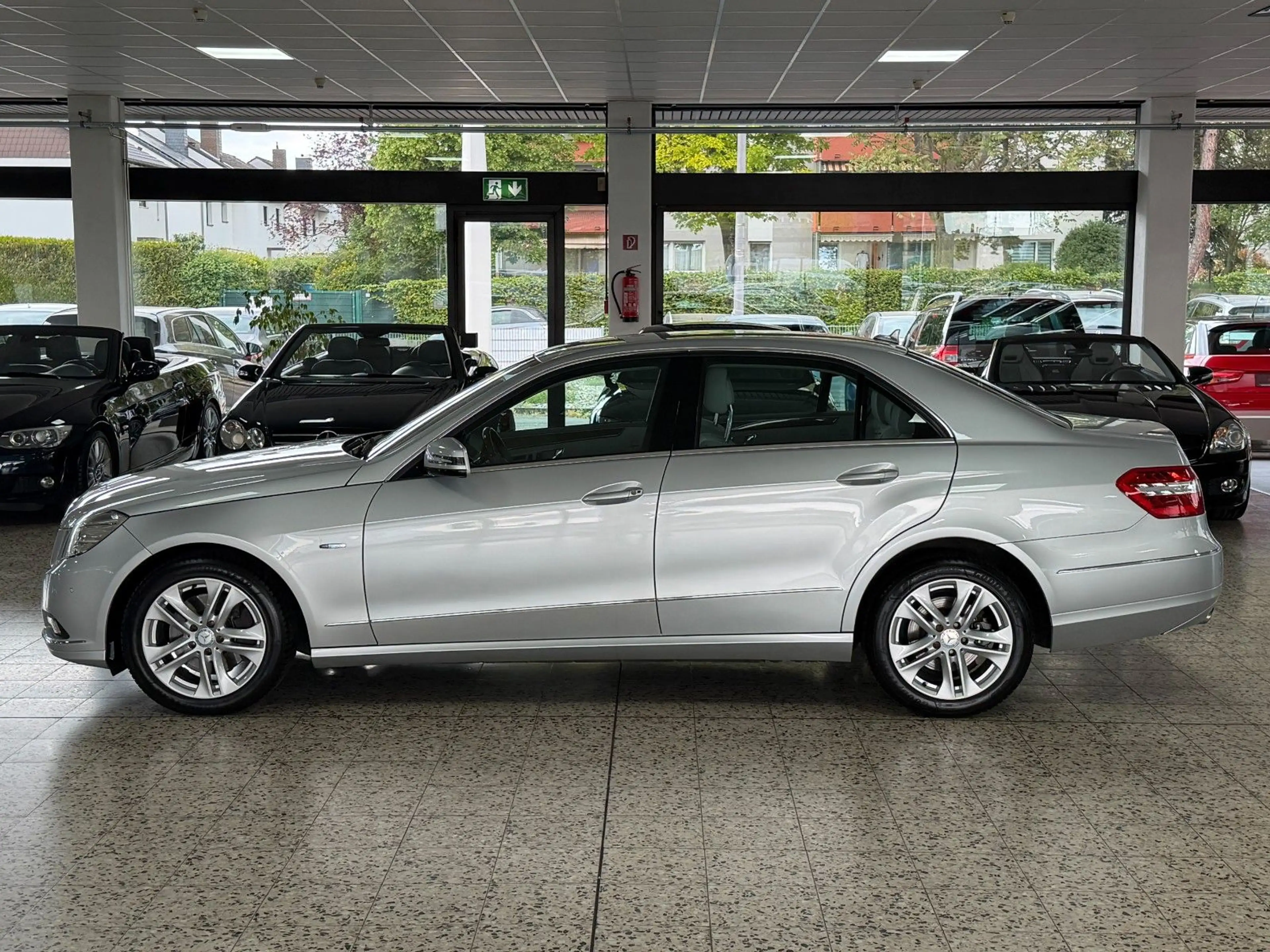 Mercedes-Benz E 350 CDI Xenon/Navi/Memory/Holzlenkrad/2.Hand — photo 6