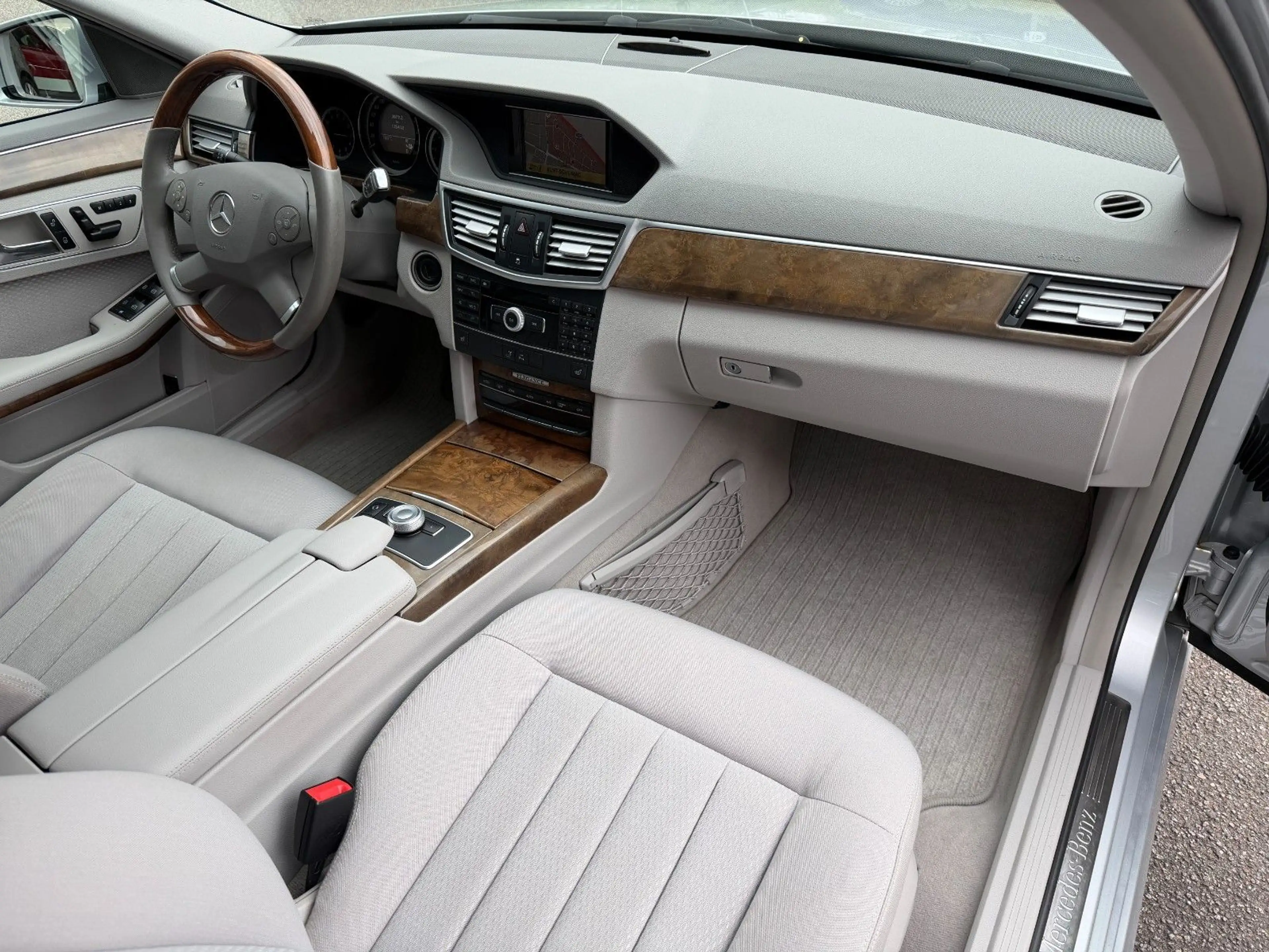 Mercedes-Benz E 350 CDI Xenon/Navi/Memory/Holzlenkrad/2.Hand — photo 13