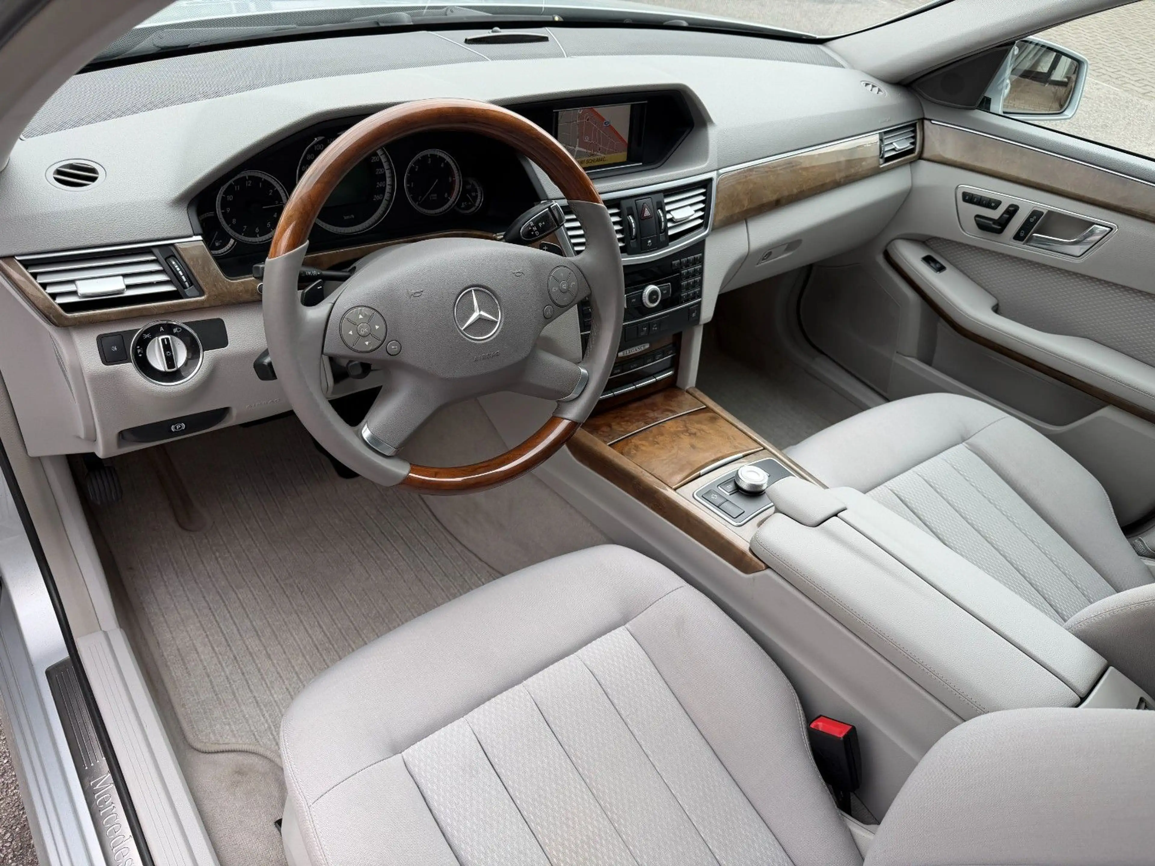 Mercedes-Benz E 350 CDI Xenon/Navi/Memory/Holzlenkrad/2.Hand — photo 10