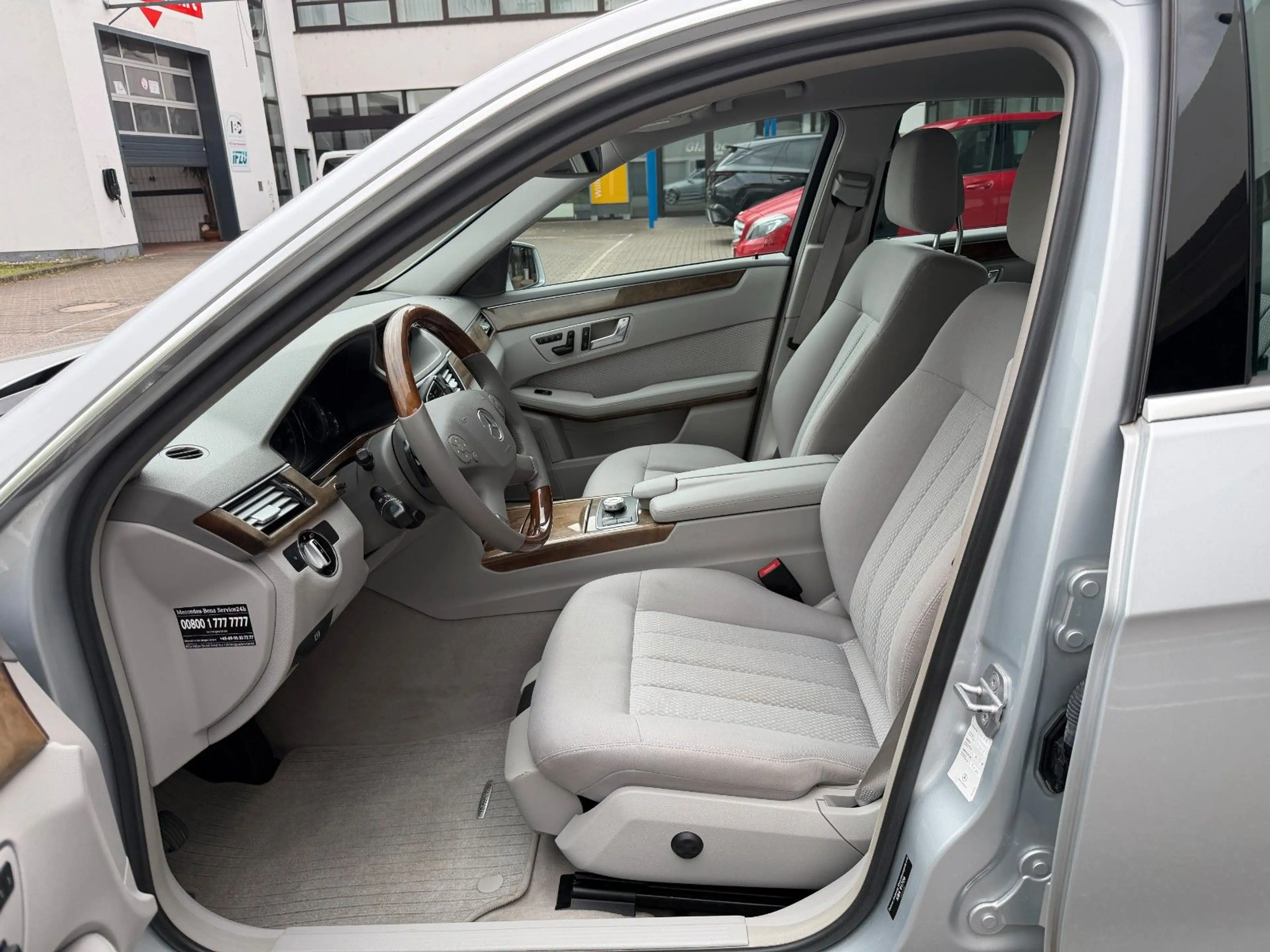 Mercedes-Benz E 350 CDI Xenon/Navi/Memory/Holzlenkrad/2.Hand — photo 9
